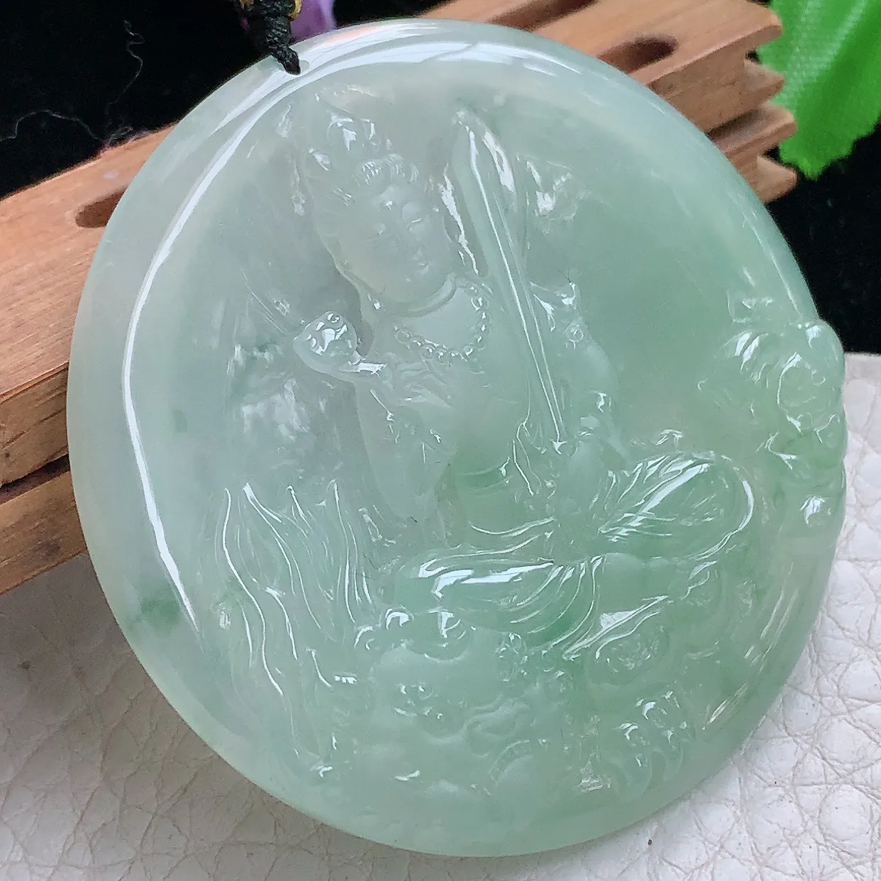 kh实拍53.5*5.5缅甸翡翠精雕冰飘绿文殊菩萨 生肖守护神玉吊坠 玉挂件