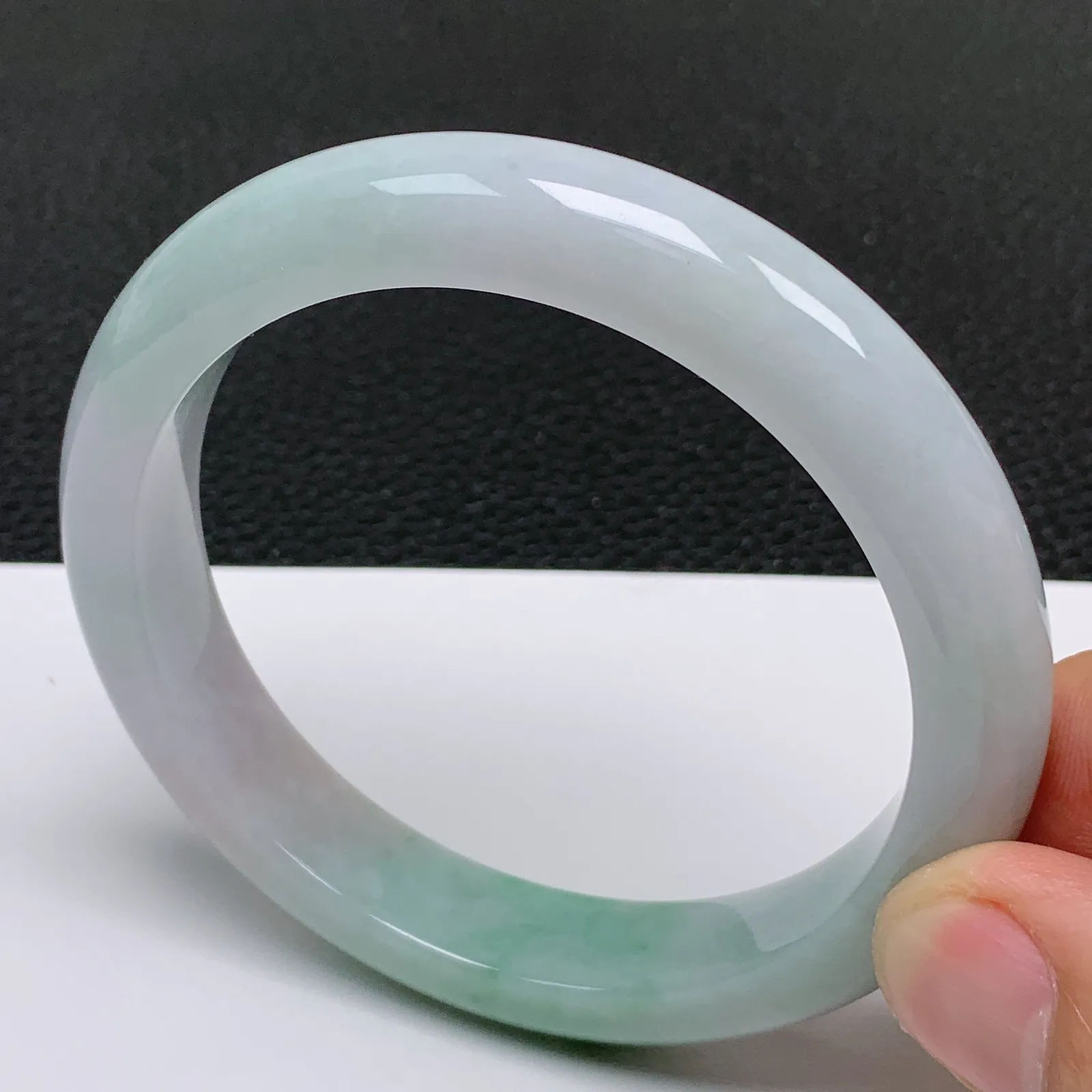 【超低价放漏】圈口56～57 天然翡翠老坑冰润飘绿正圈手镯 尺寸56.9*11.5*8.5mm