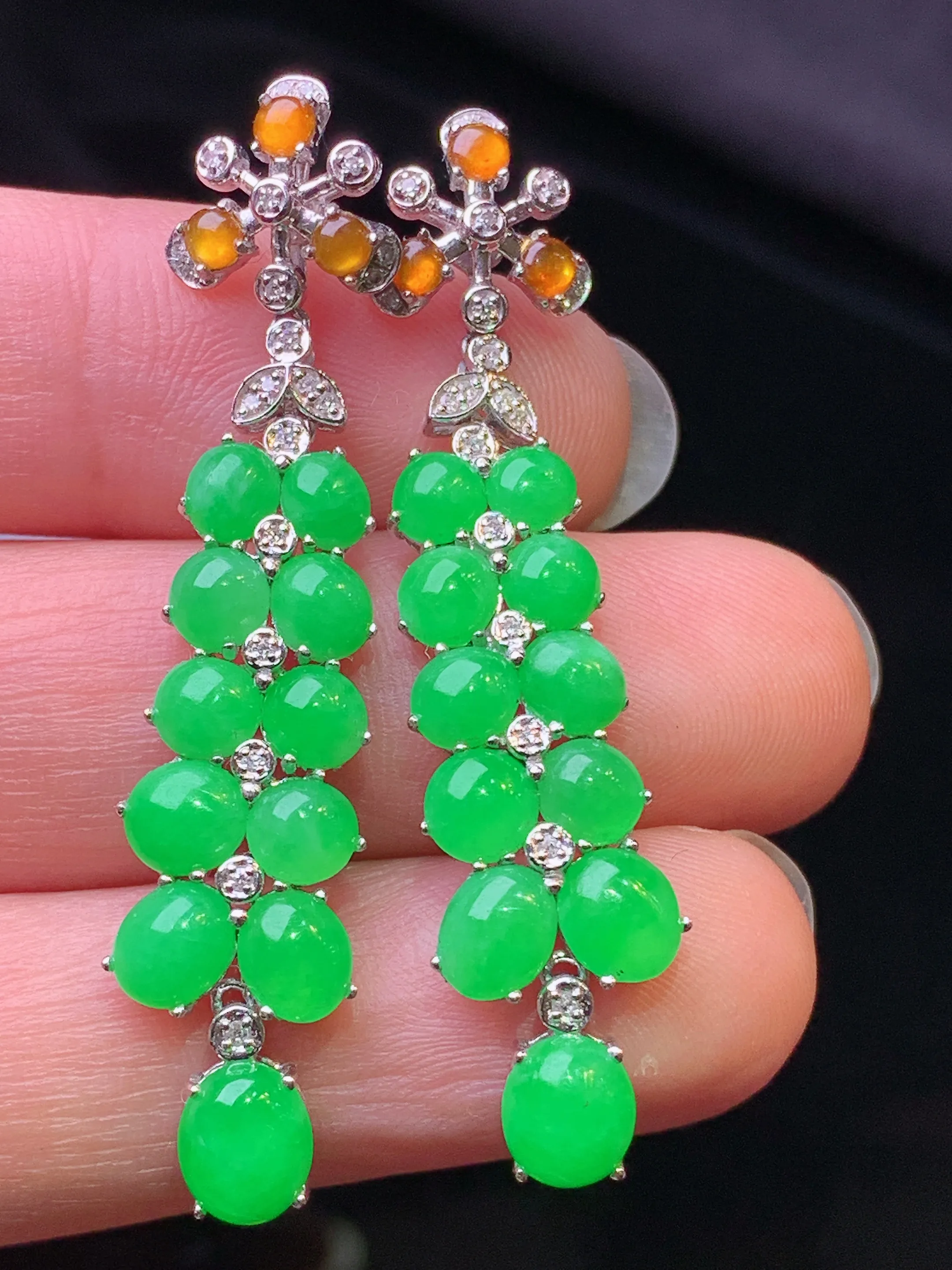 18k金钻镶嵌翠绿蛋面组合耳坠 玉质细腻 色泽艳丽清新 整体尺寸45.5*10.3*4.5