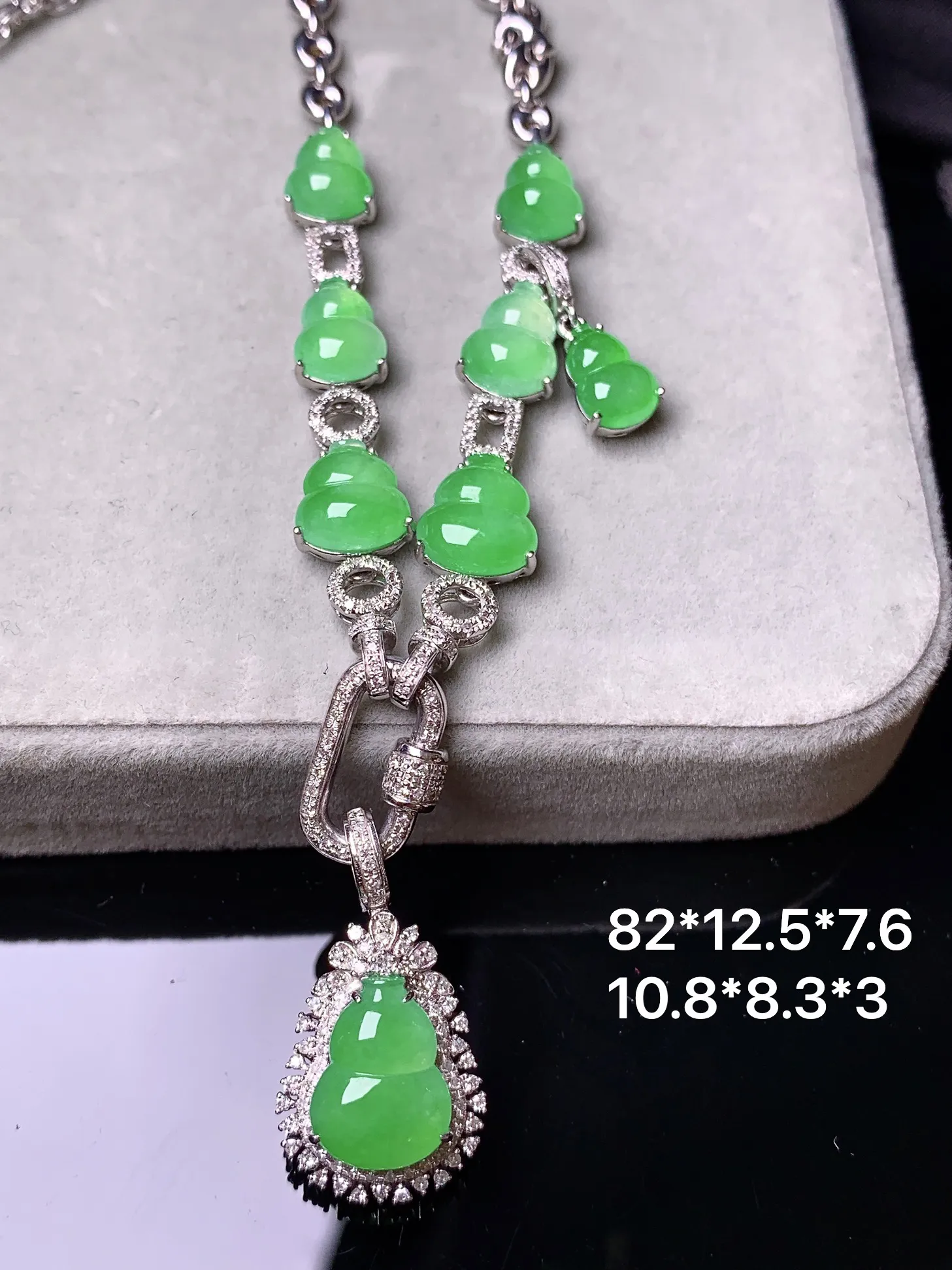 18k金钻镶嵌满绿可分拆多用葫芦项链吊坠 玉质细腻 色泽艳丽清新 整体尺寸82*12.5*7.6