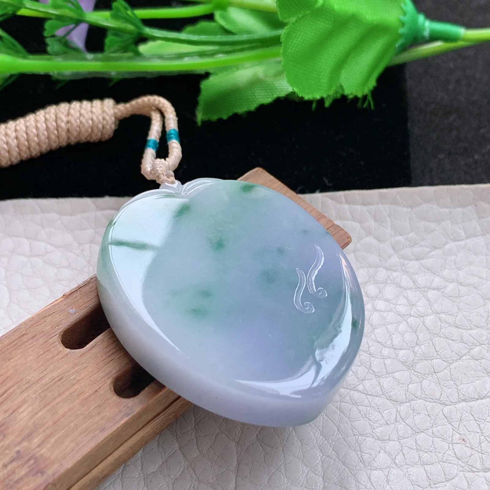 cys实拍45.2*36.6*8缅甸翡翠精雕春带彩心心相印 心形玉吊坠