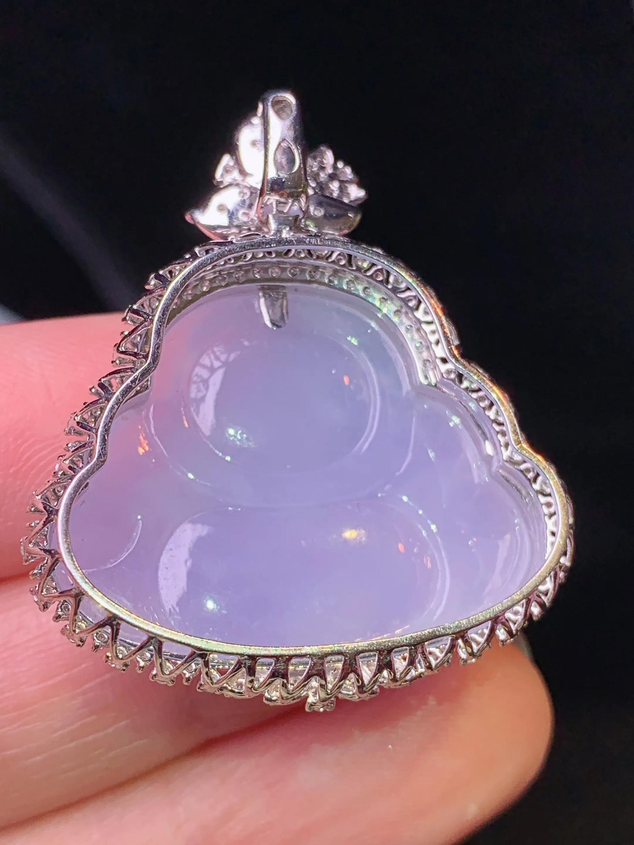 18k金钻镶嵌紫罗兰佛公吊坠 玉质细腻 色泽艳丽清新 整体尺寸36.2*30.6*10