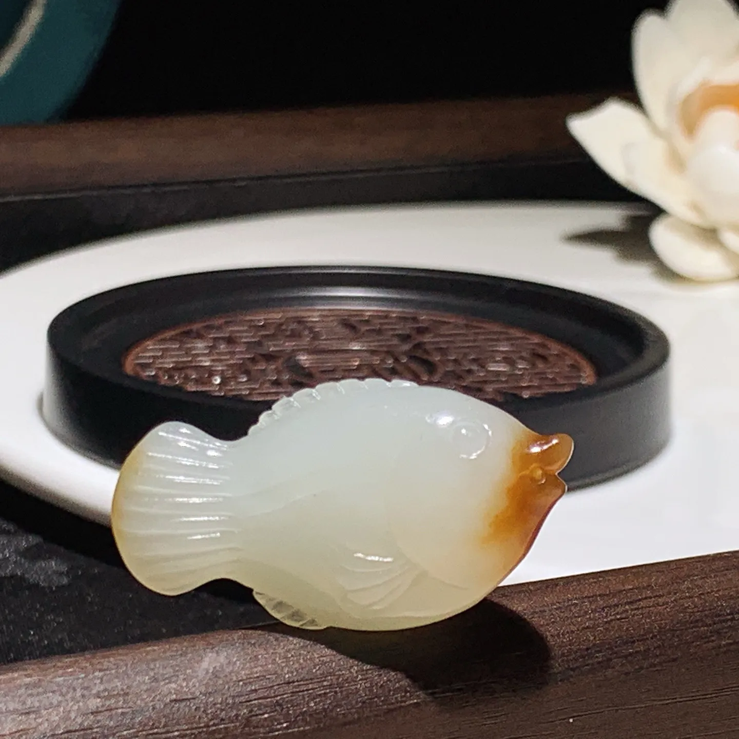 新疆和田玉且末糖年年有余鱼挂件 尺寸36/19/11重9.8克 玉质细腻油润 底色纯净 脂粉好，品质