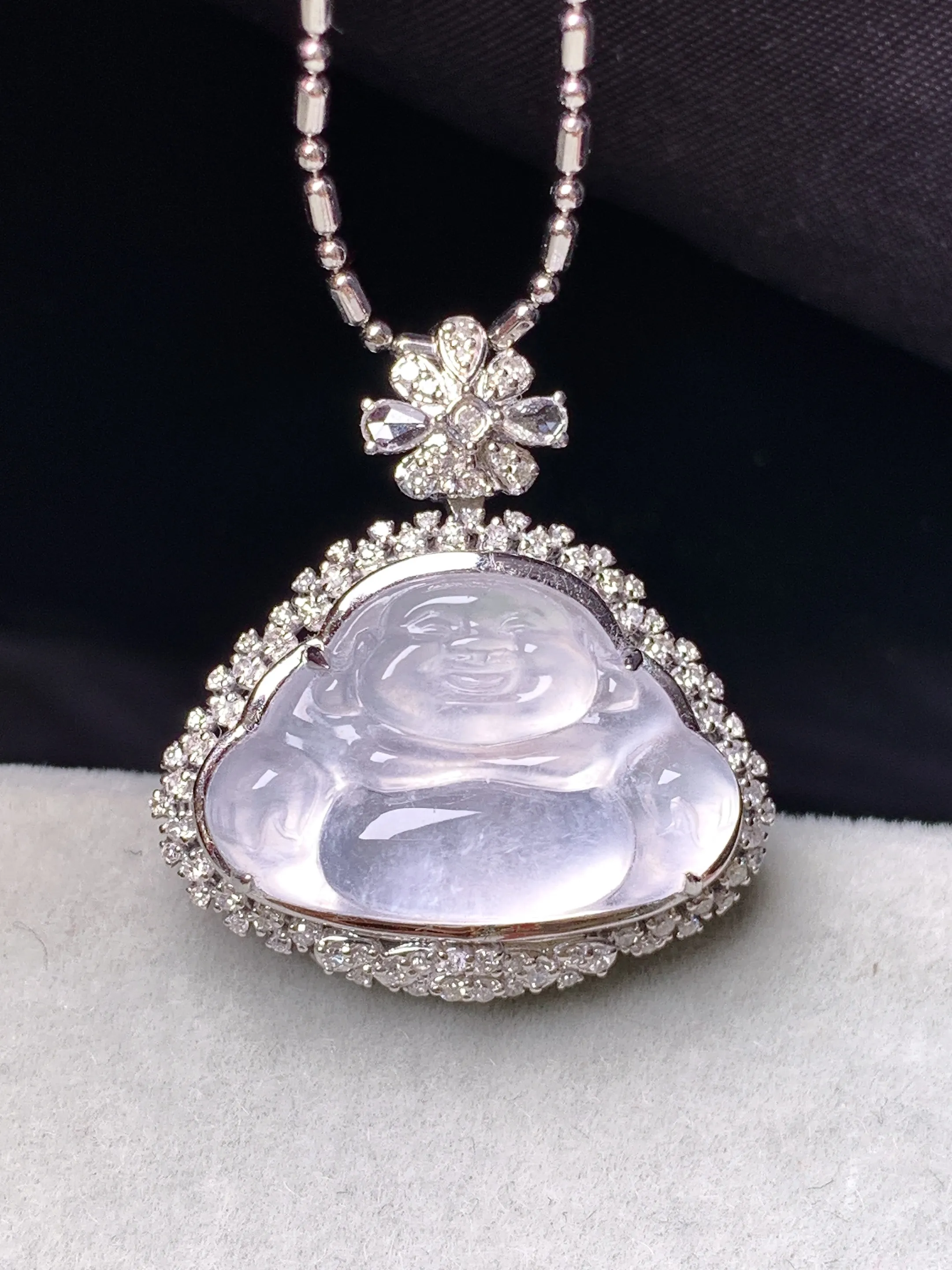 18k金钻镶嵌冰种佛公吊坠 玉质细腻 色泽艳丽清新 整体尺寸25*23*9