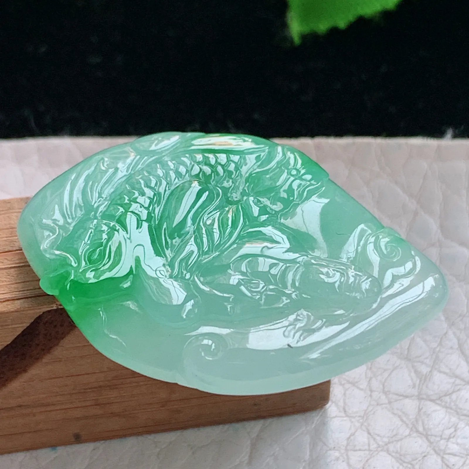 axm实拍36.2*25.5*5.3缅甸翡翠精雕飘绿御龙观音 玉观音玉吊坠