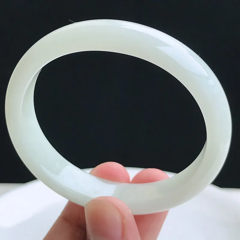 椭圆手镯55.2*49.7圈天然A货翡翠浅绿玉石手镯44.74g