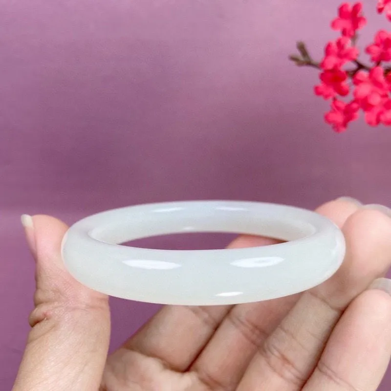 羊脂白玉！圈口58宽11.8高冰，无结构精品，和田玉老坑白玉手镯，野牛沟钢板老坑料，玉质特细腻油润，白度一级，无裂无杂无结构，基本无水线，高脂粉，高品质，佩戴高端典雅，尽显高贵内涵气