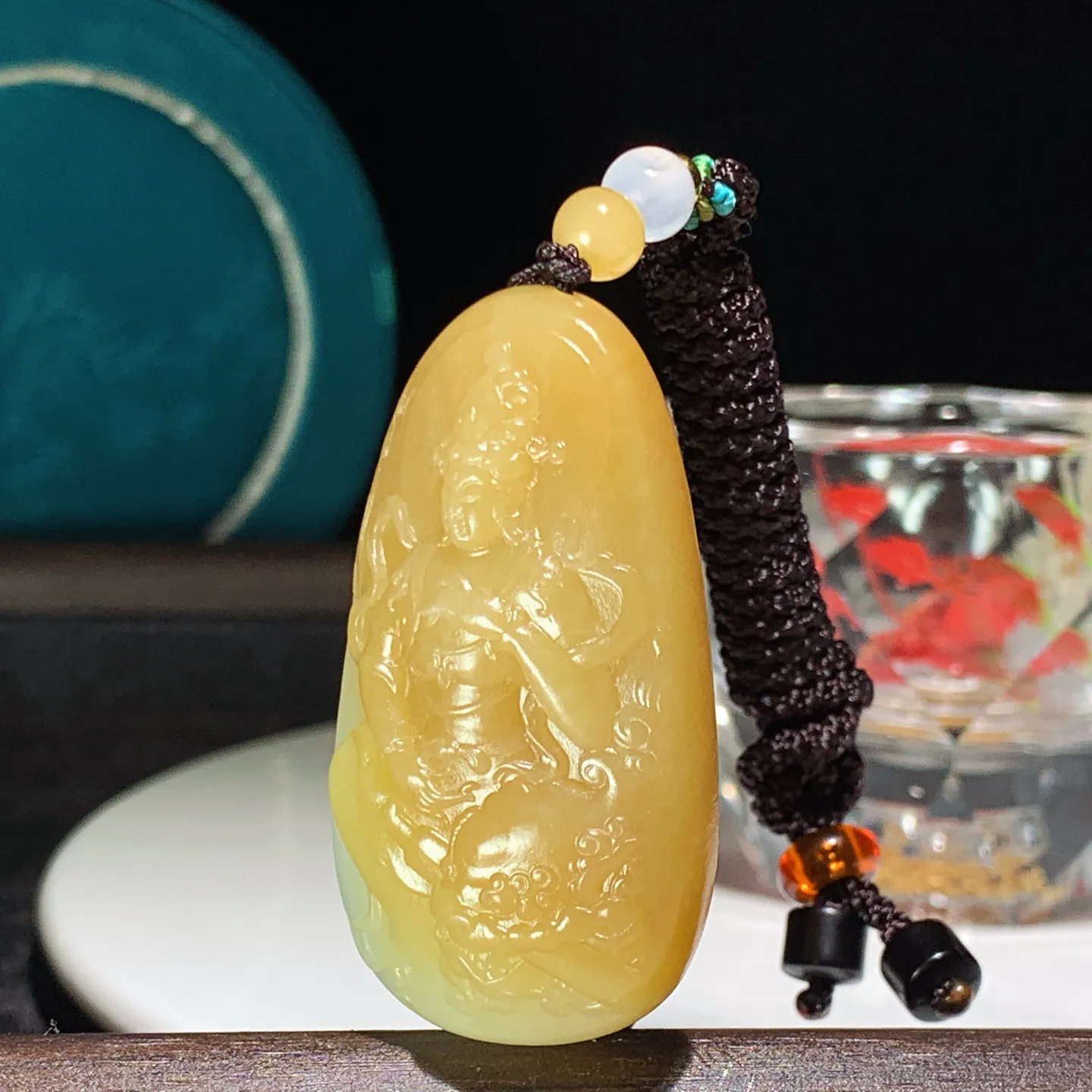 新疆和田玉且末糖观音牌子挂件 尺寸48/28/12重32.8克 玉质细腻油润 底色纯净 脂粉好，品质