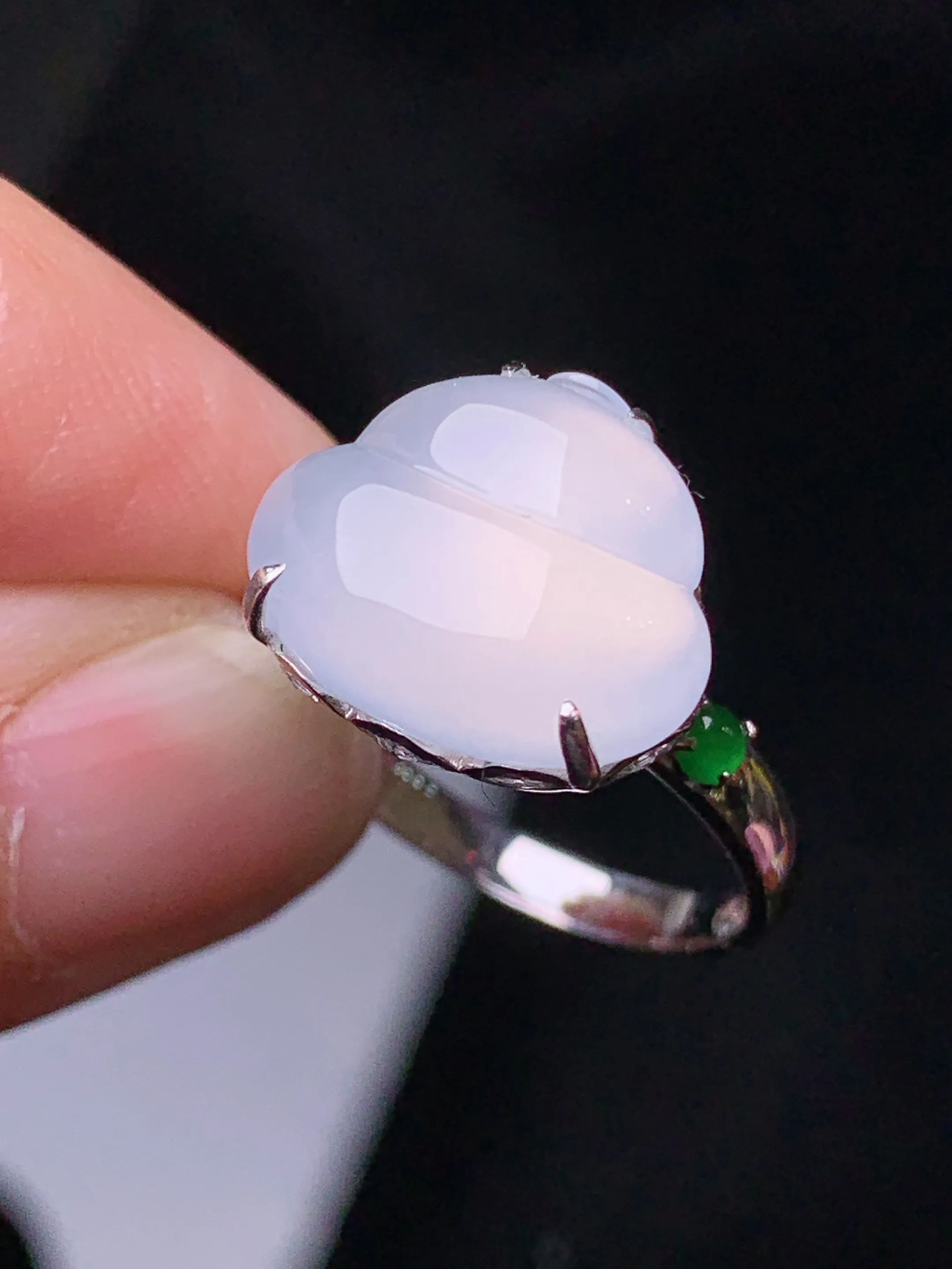 18k金镶嵌冰种葫芦戒指 玉质细腻 色泽艳丽清新 圈口14 裸石尺寸12.2*14.2*5