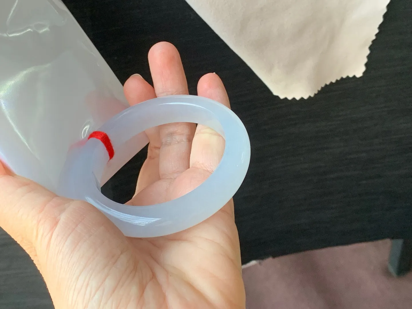 货头放漏，高品质。54圈口白月光高冰正圈手镯，白度够白，种老起胶，冰清玉洁，种水冰透，非常漂亮的一条白月光手镯