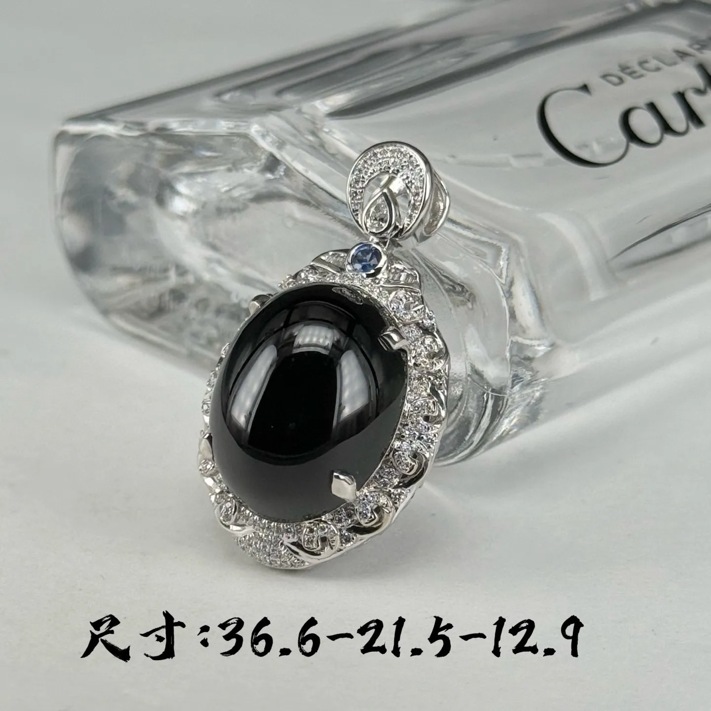 18k满钻豪镶墨翠蛋面吊坠 种好色正 黑度极好 打灯通透 油性十足 尺寸36.6