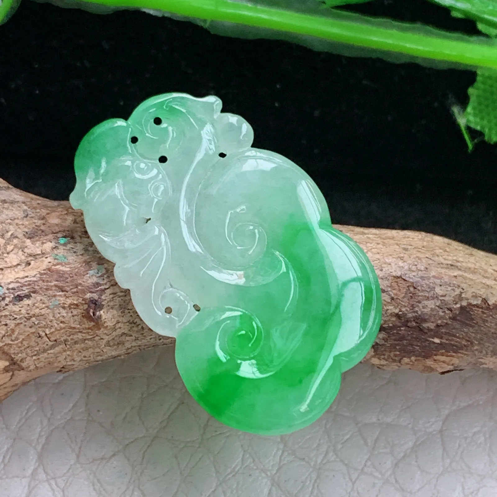 zen实拍28.6*17.8*3.5天然缅甸翡翠白底青瑞云如意玉吊坠 玉挂件