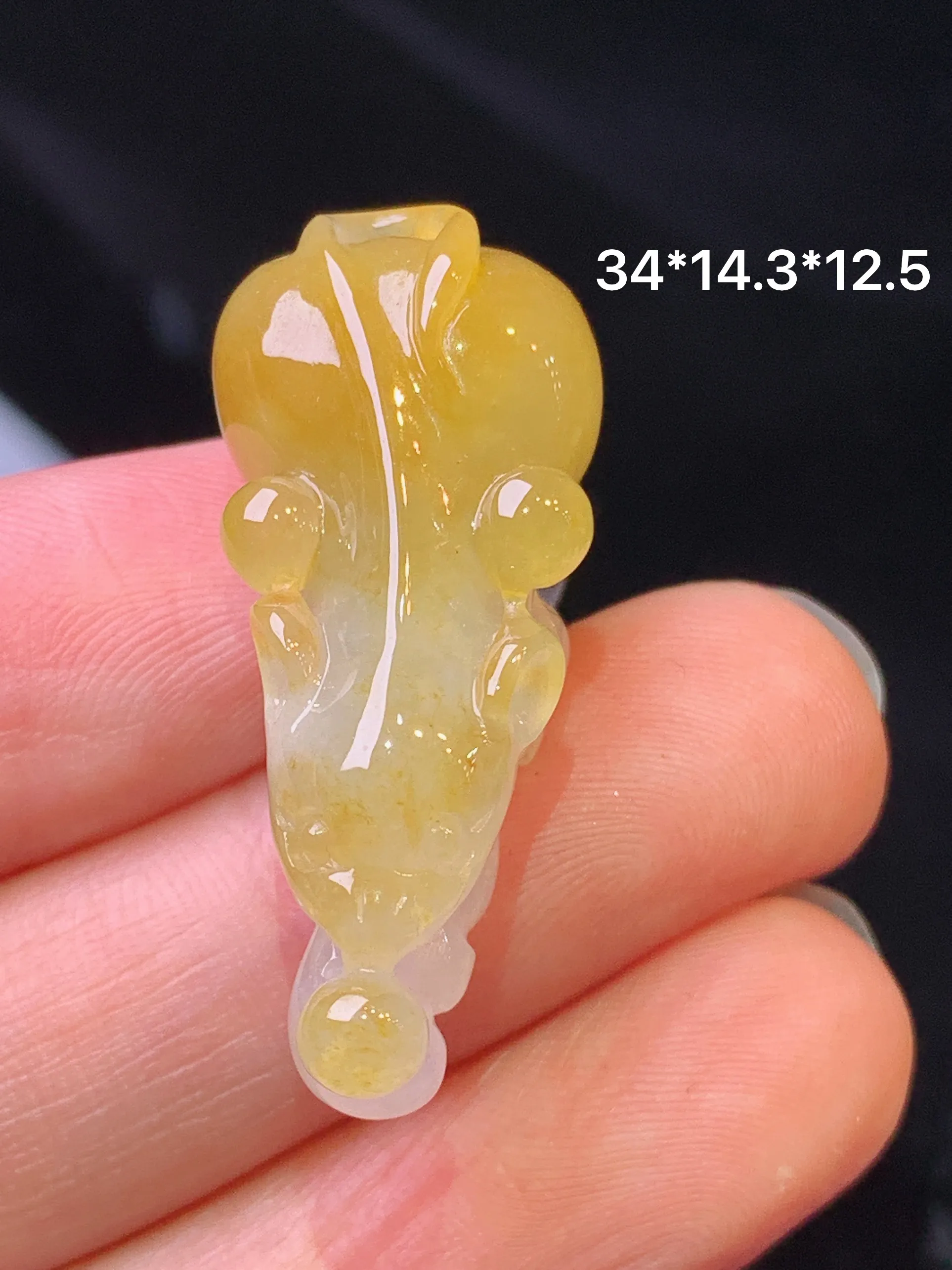 黄翡貔貅吊坠 玉质细腻 色泽艳丽清新 整体尺寸34*14.3*12.5