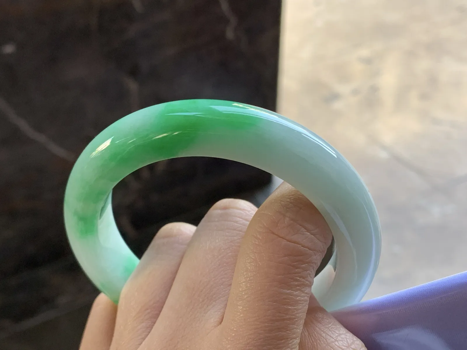 57-12.3-10

绿色手镯^_^底妆细腻