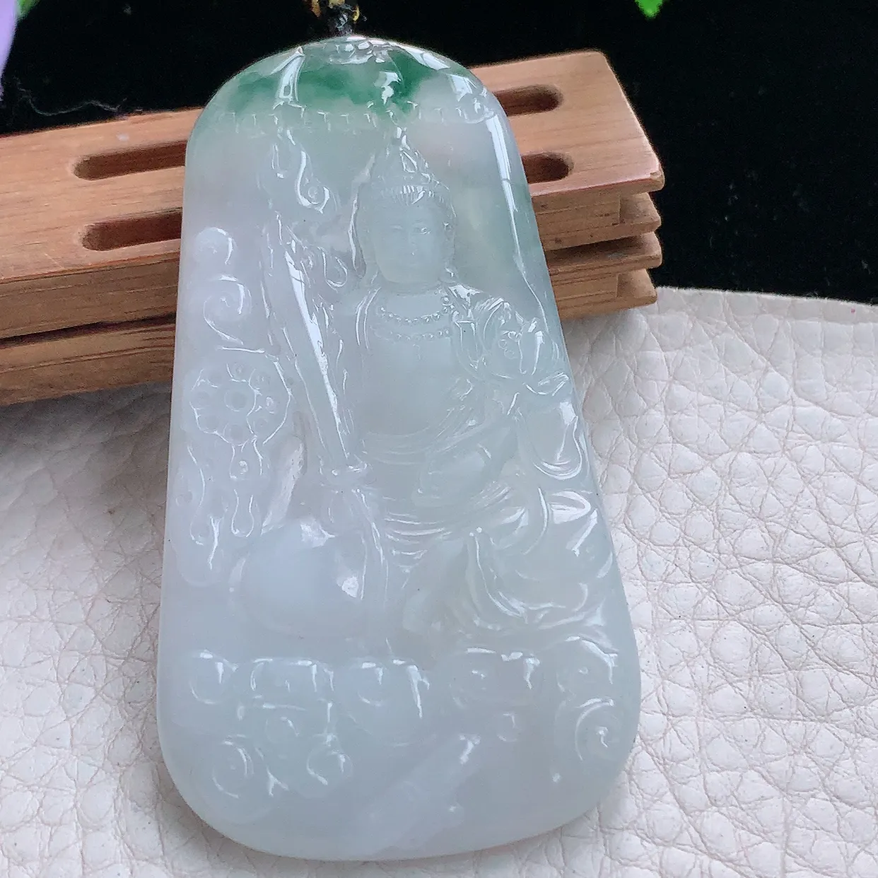 kh实拍67*37.3*5.3缅甸翡翠精雕飘花虚空藏 生肖守护神玉吊坠 玉挂件