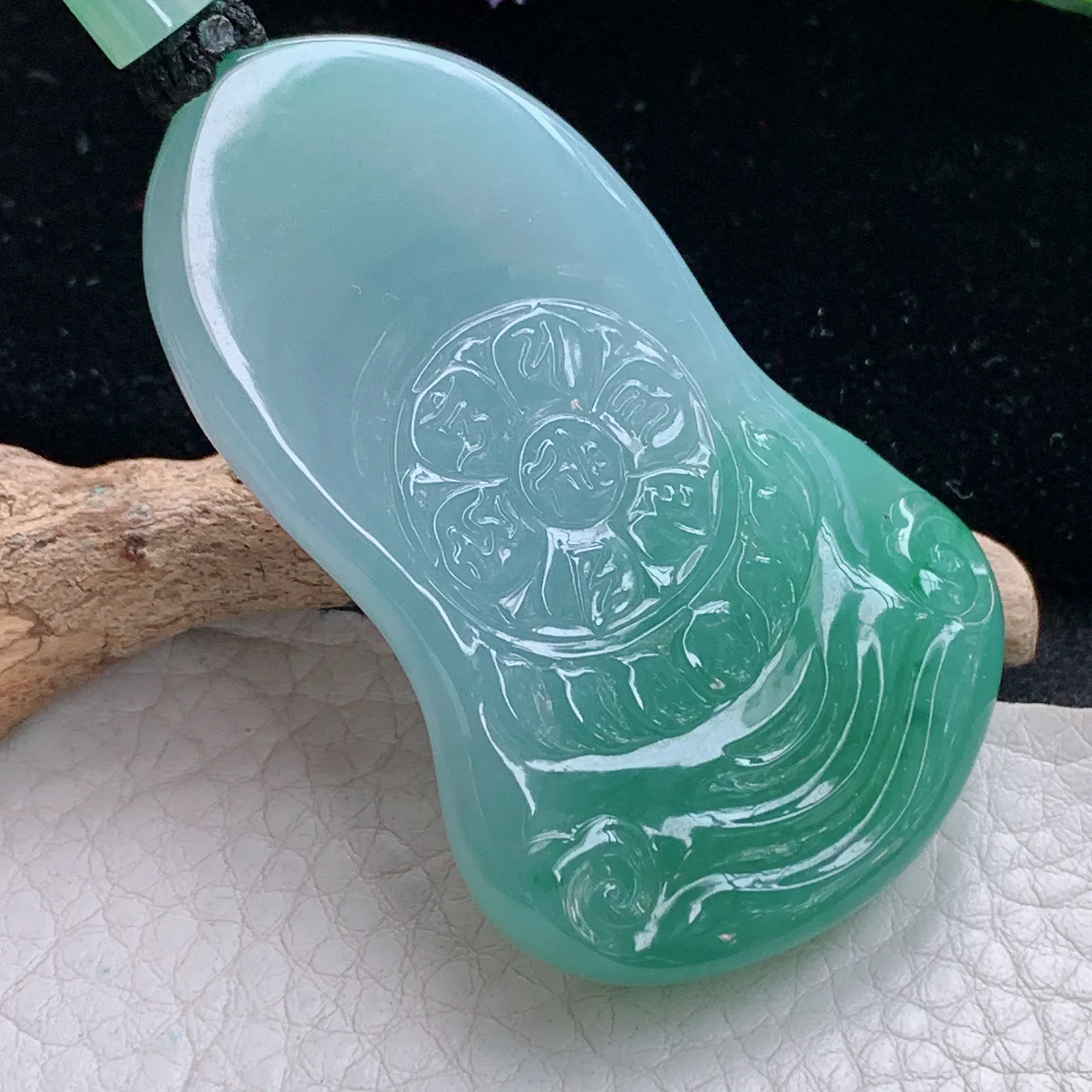 yl实拍62.5*40*9.6缅甸翡翠精雕冰胶双彩正庄观音 玉观音玉吊坠 玉挂件