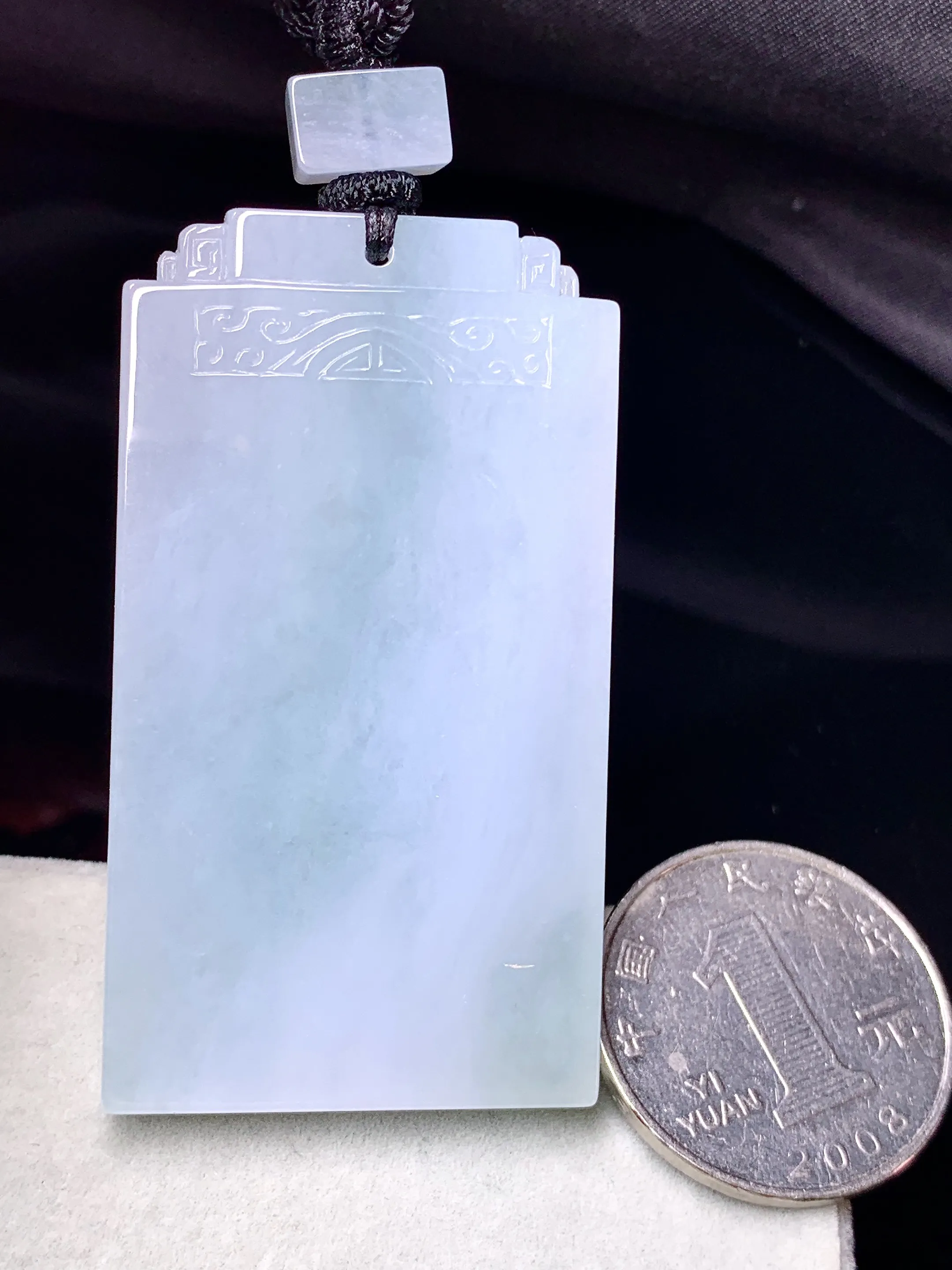 飘绿无事牌吊坠 玉质细腻 色泽艳丽清新 整体尺寸55.5*30.8*6