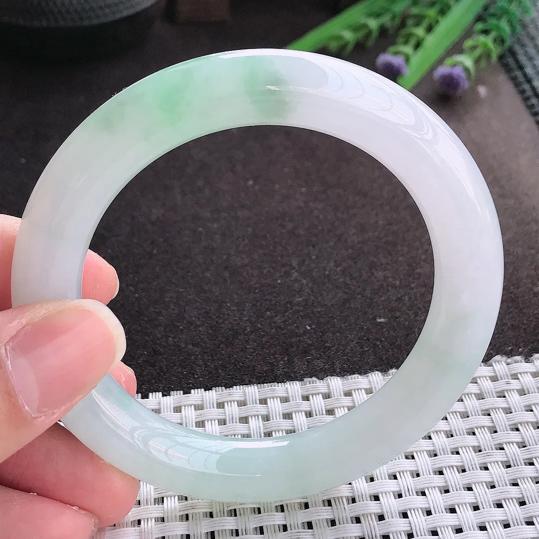 实拍翡翠A货56.5/11/10.9老坑冰胶果冻飘阳绿圆条手镯翡翠玉镯女款百搭