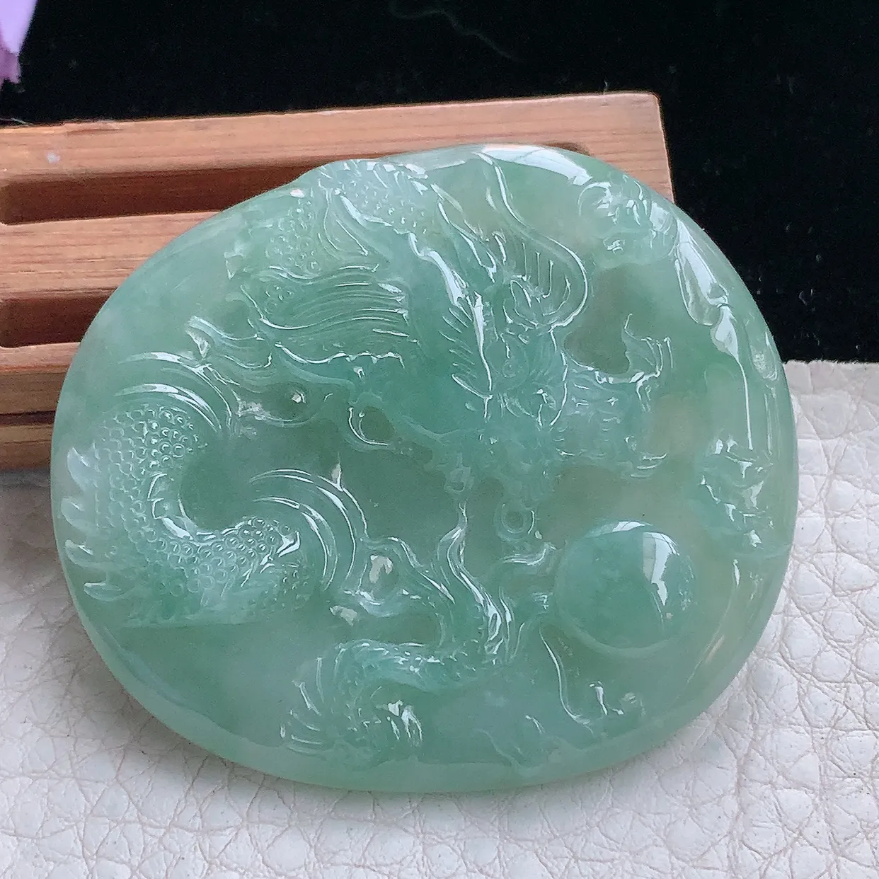 kh实拍51.2*44.5*5.5缅甸翡翠精雕满色晴水霸气龙牌 龙行天下玉吊坠 玉挂件