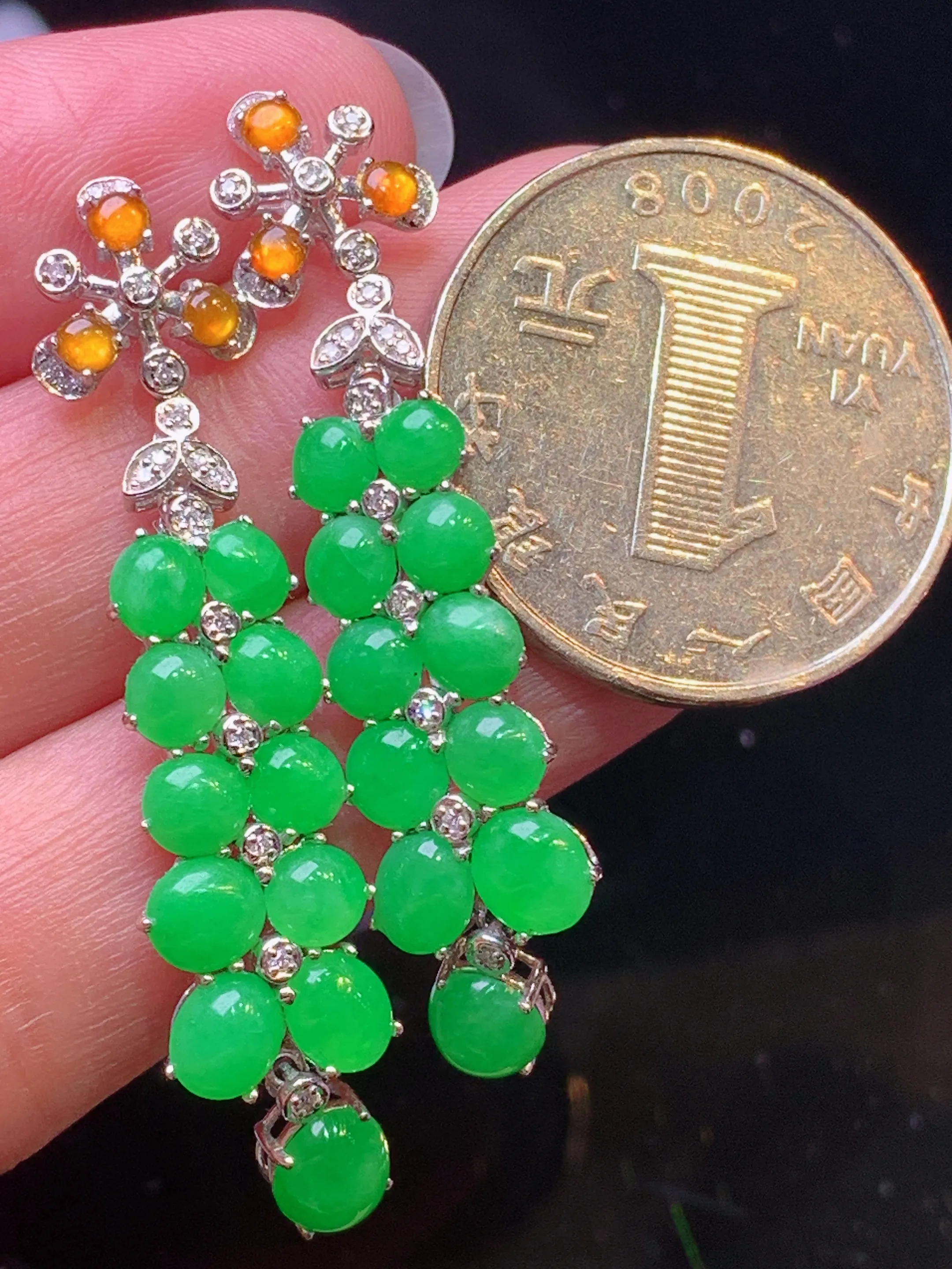 18k金钻镶嵌翠绿蛋面组合耳坠 玉质细腻 色泽艳丽清新 整体尺寸45.5*10.3*4.5