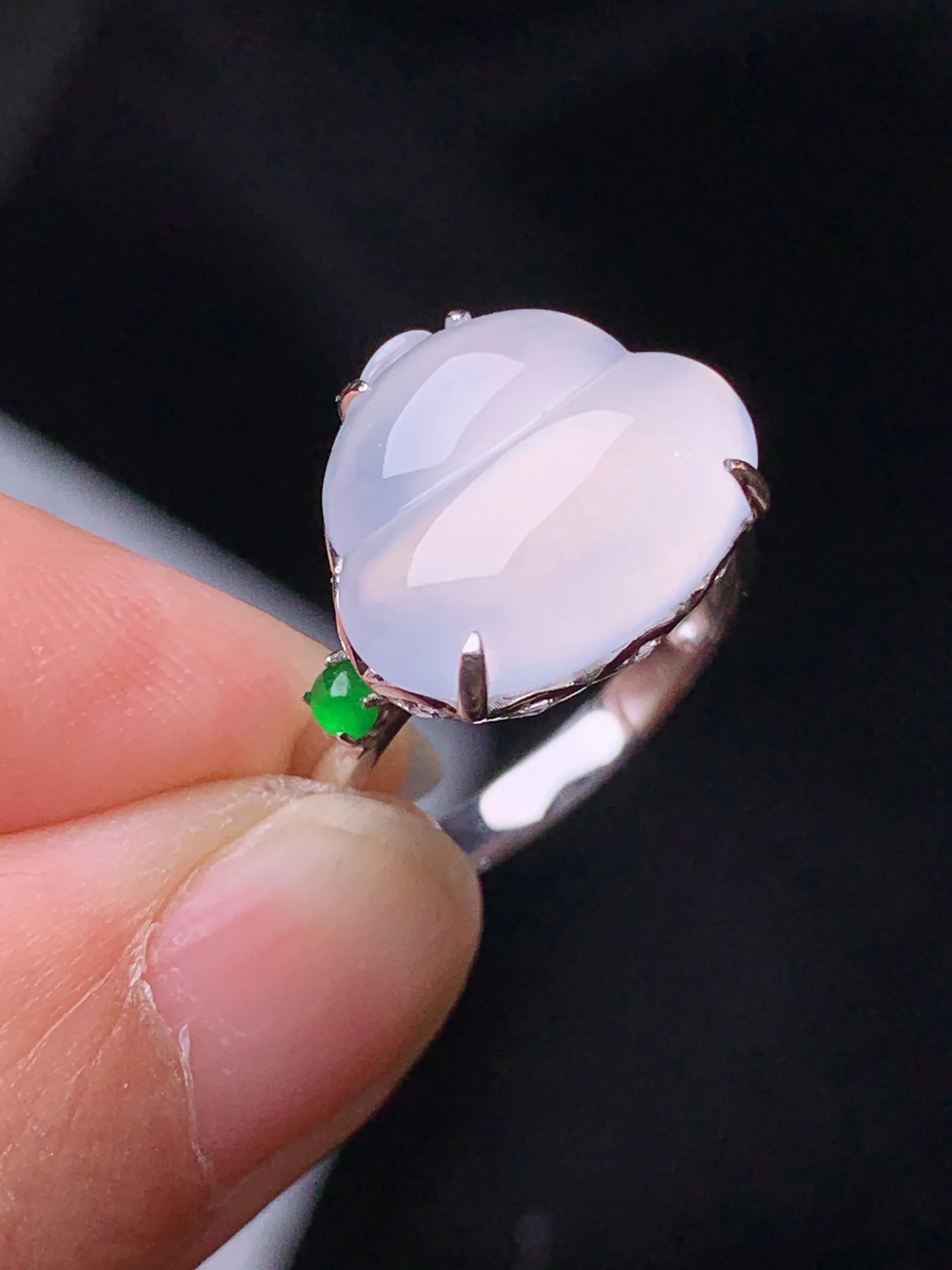 18k金镶嵌冰种葫芦戒指 玉质细腻 色泽艳丽清新 圈口14 裸石尺寸12.2*14.2*5