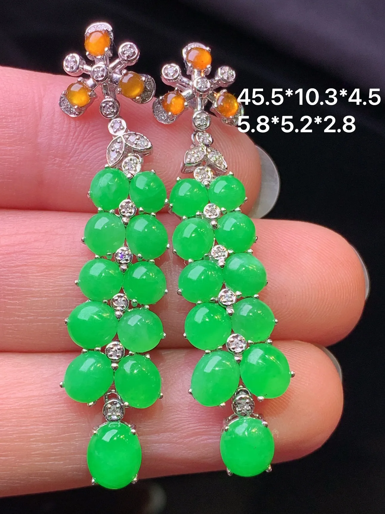 18k金钻镶嵌翠绿蛋面组合耳坠 玉质细腻 色泽艳丽清新 整体尺寸45.5*10.3*4.5