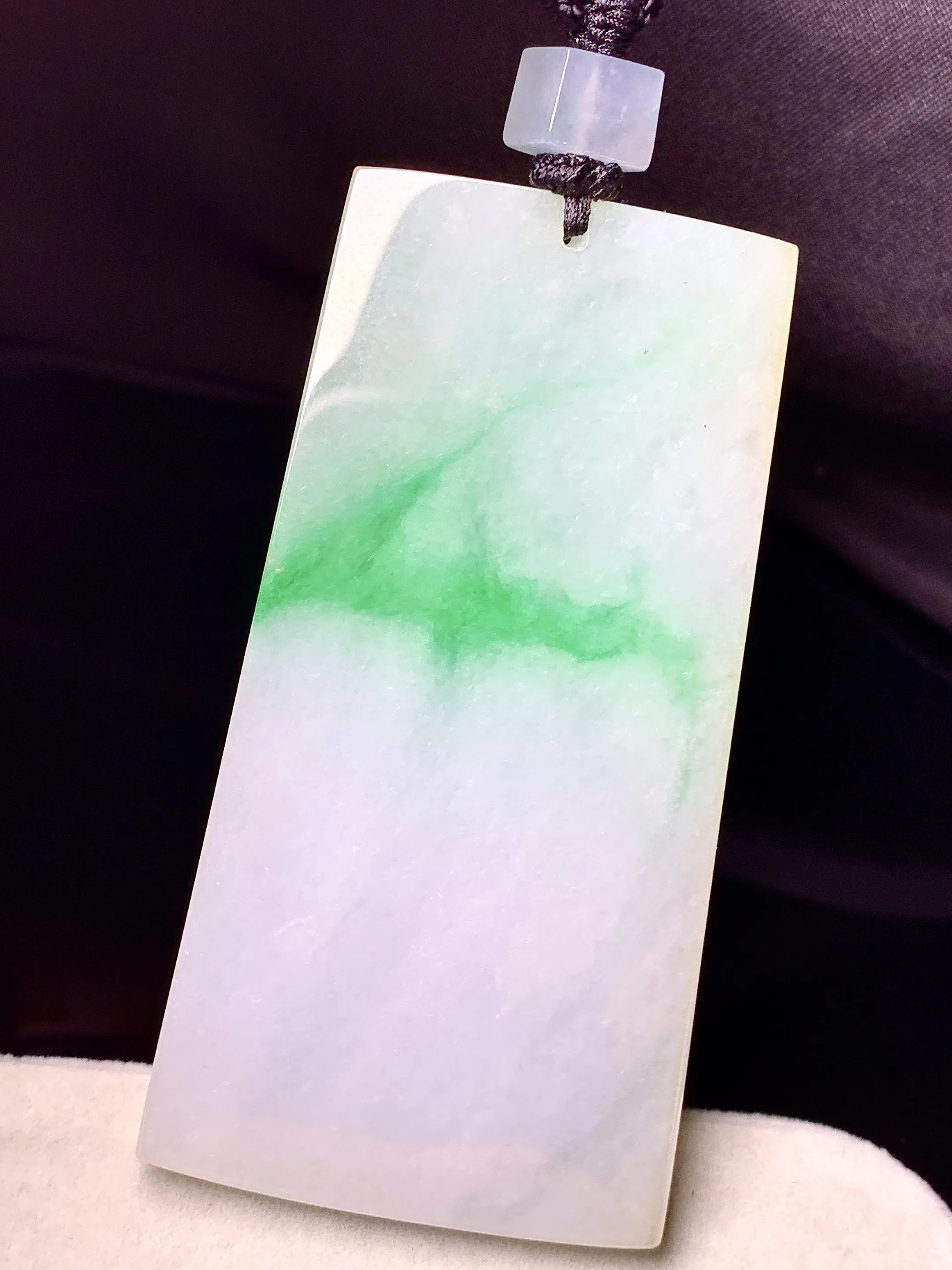 飘绿无事牌吊坠 玉质细腻 色泽艳丽清新 整体尺寸68.5*35.3*5.2