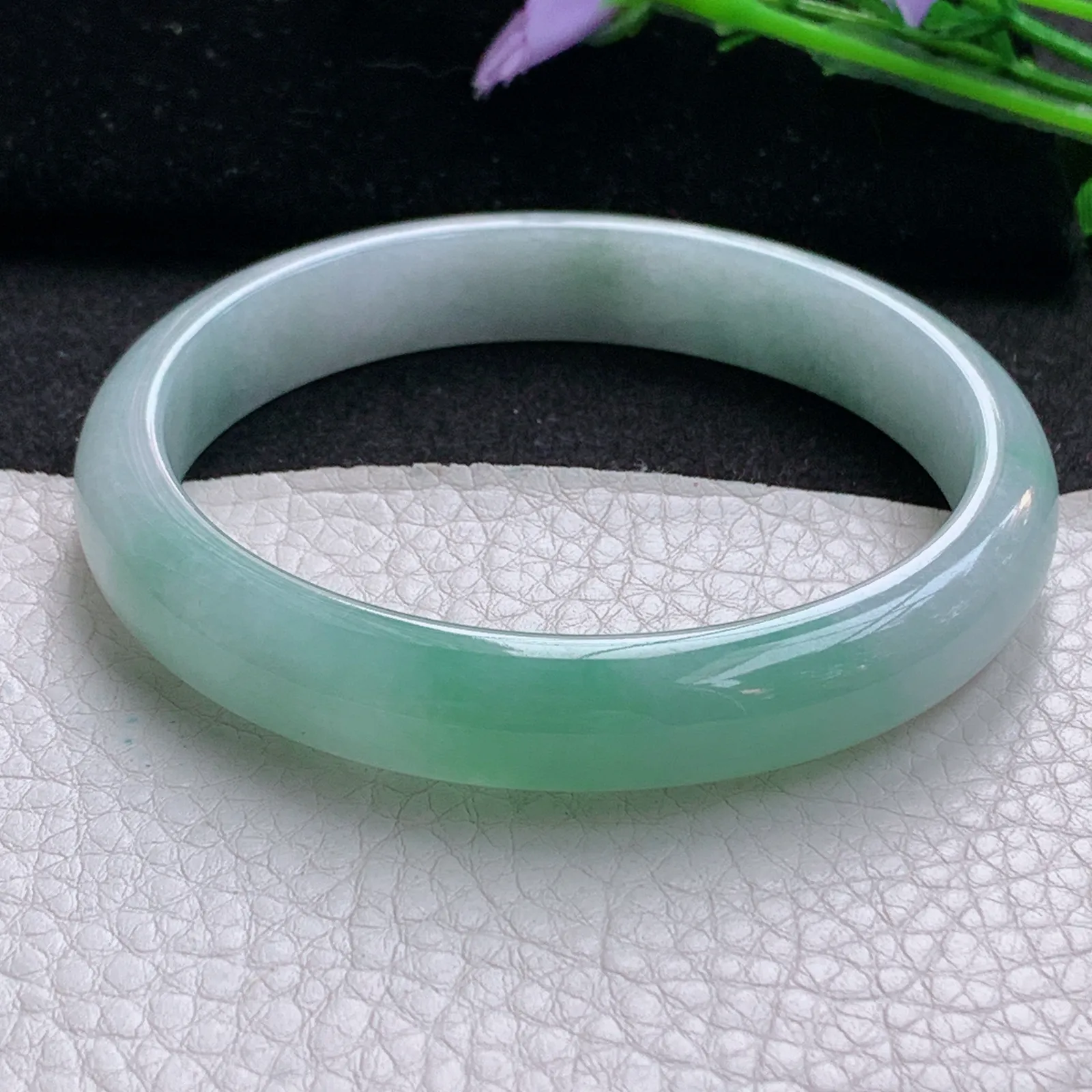 yh大圈口61.5*11.2*6.8平安镯 天然缅甸翡翠飘绿玉手镯宽边玉手环