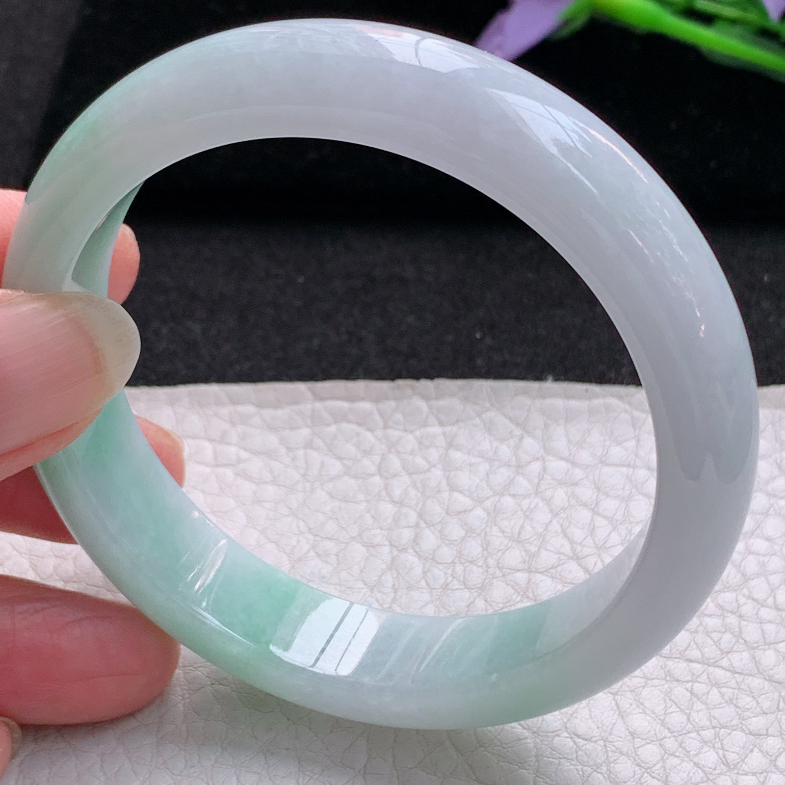 ee实拍56.5*13*7.8平安镯 天然缅甸翡翠飘绿玉手镯双彩宽边玉手环