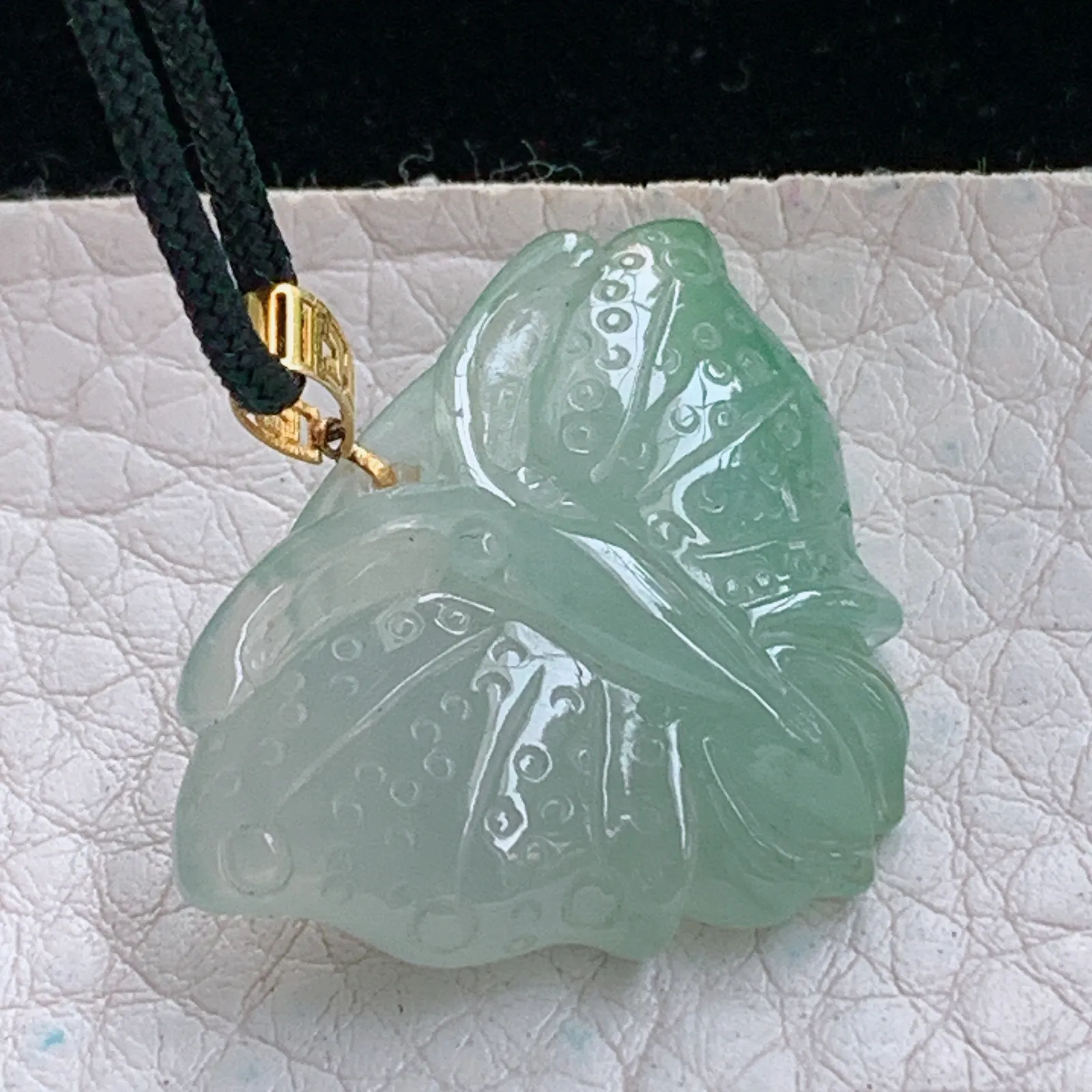 axm实拍22*30.5*7.8缅甸翡翠精雕冰晴蝴蝴 翩翩起舞玉吊坠