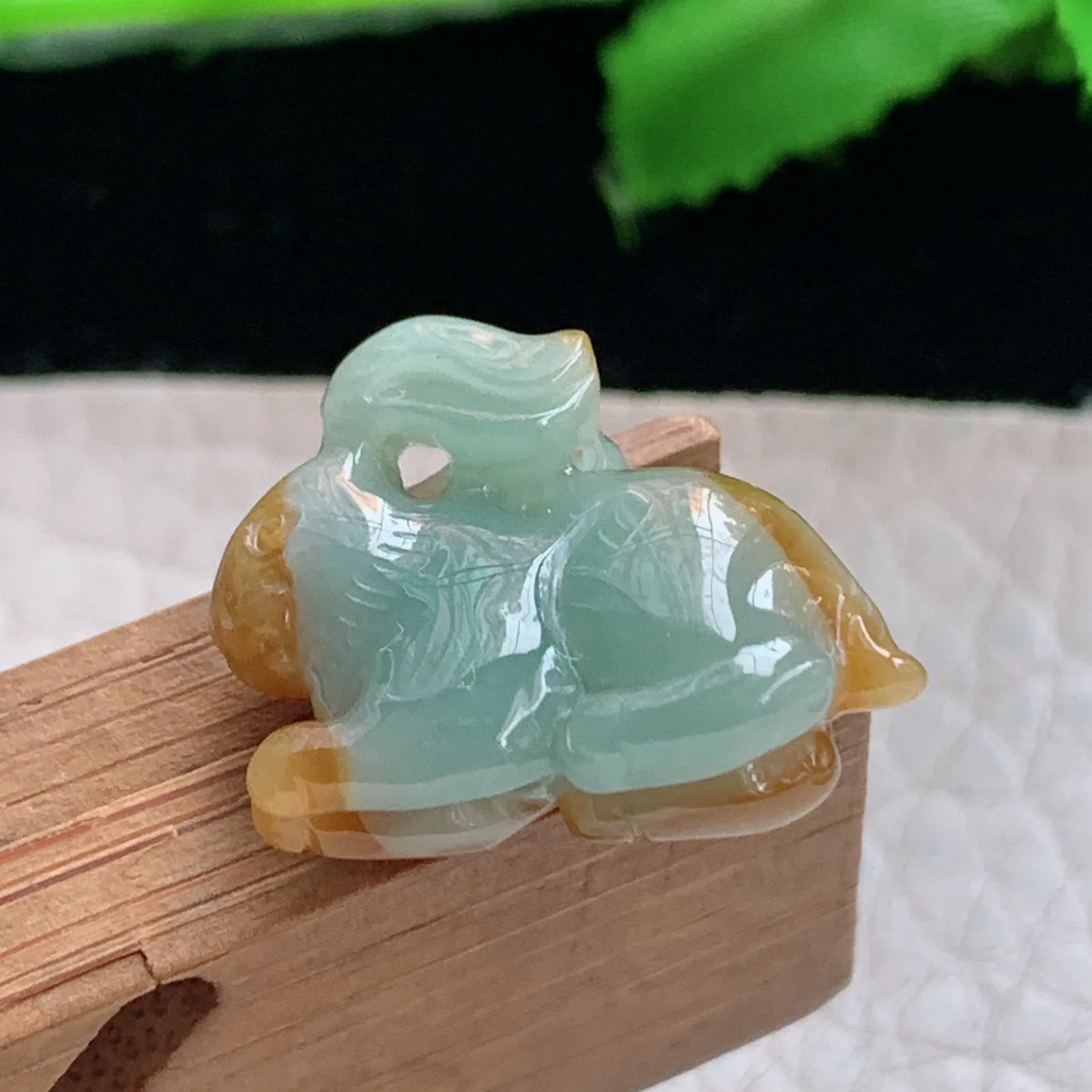 axm实拍17.6*21.6*8缅甸翡翠精雕双彩立体兔子 生肖兔玉吊坠