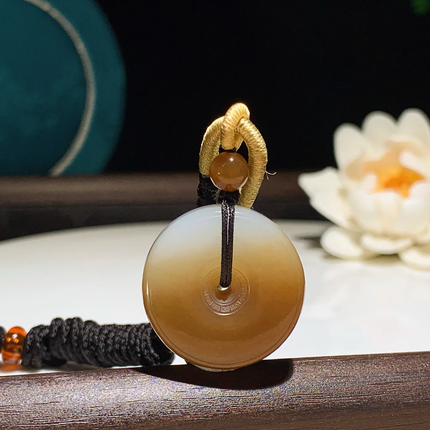 新疆和田玉且末糖平安扣挂件 尺寸24/9重14克 玉质细腻油润 底色纯净 脂粉好，品质好。lt260114