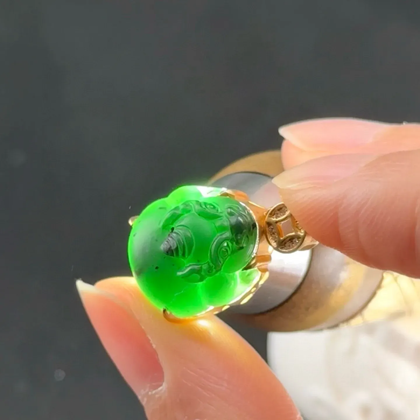 精品18k墨翠貔貅 种好色正 黑度极好 打灯通透 油性十足 尺寸20.1