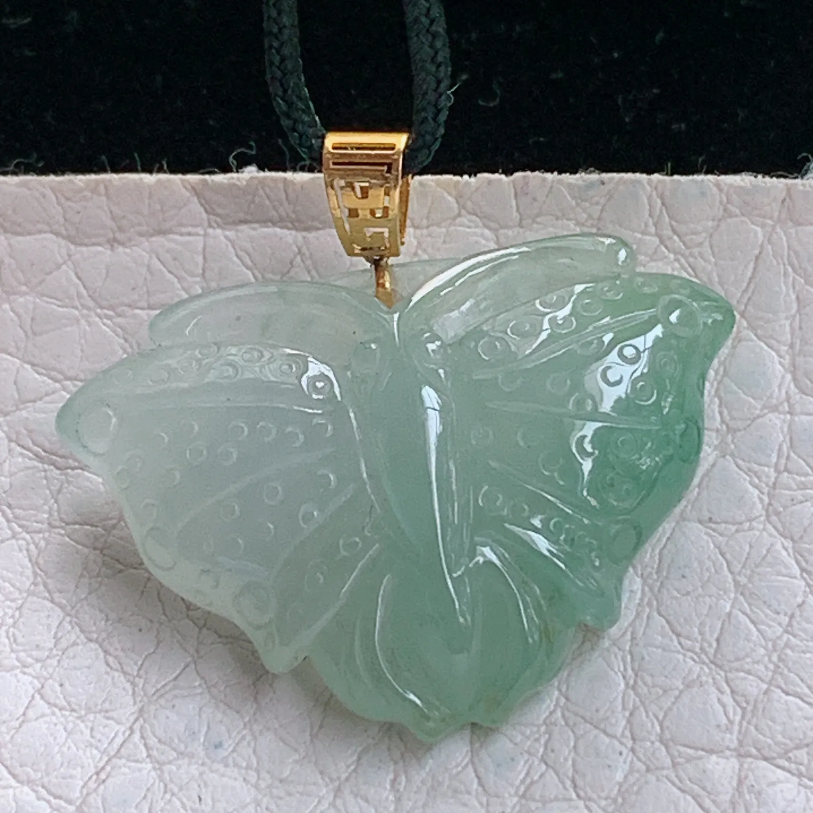 axm实拍22*30.5*7.8缅甸翡翠精雕冰晴蝴蝴 翩翩起舞玉吊坠