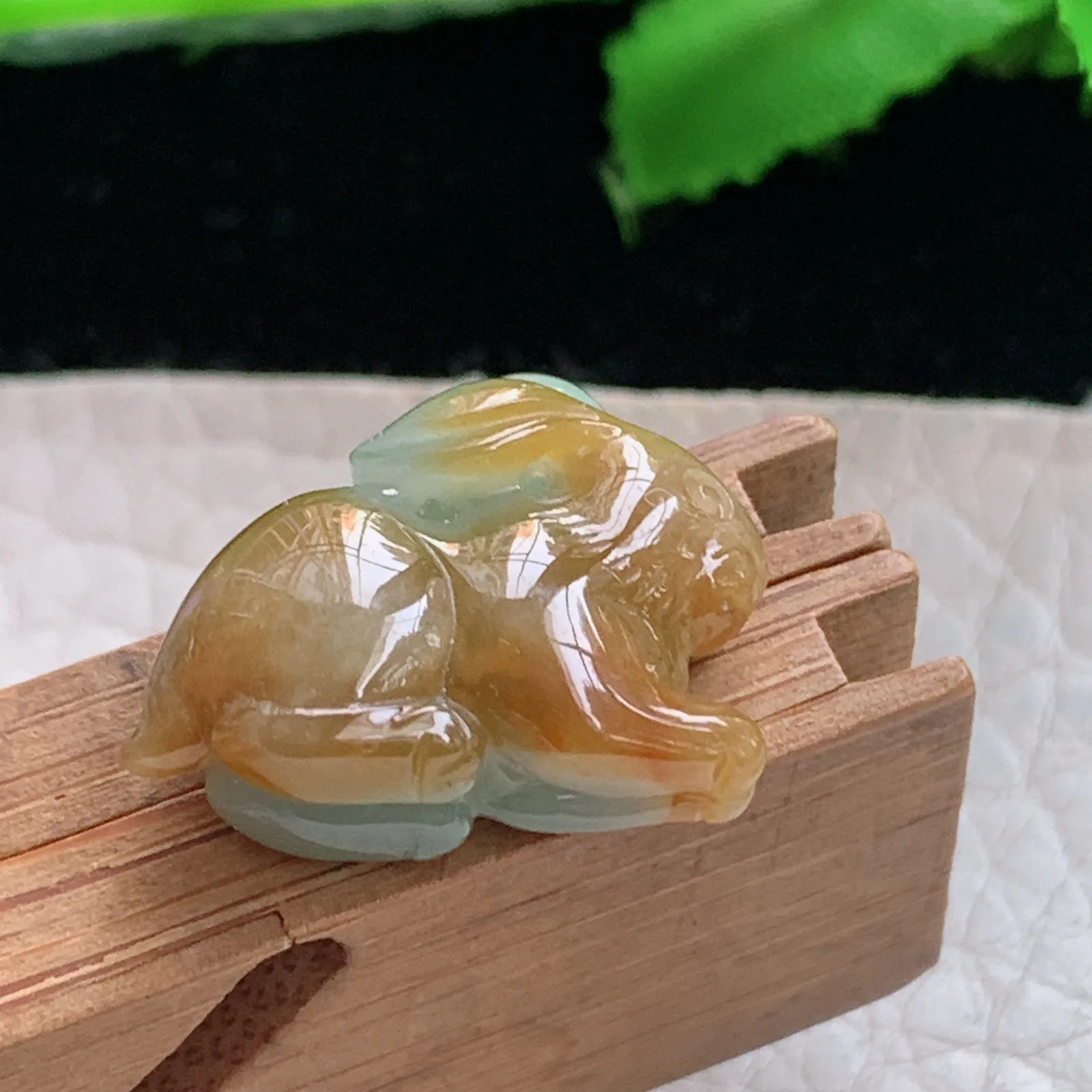 axm实拍17.6*21.6*8缅甸翡翠精雕双彩立体兔子 生肖兔玉吊坠