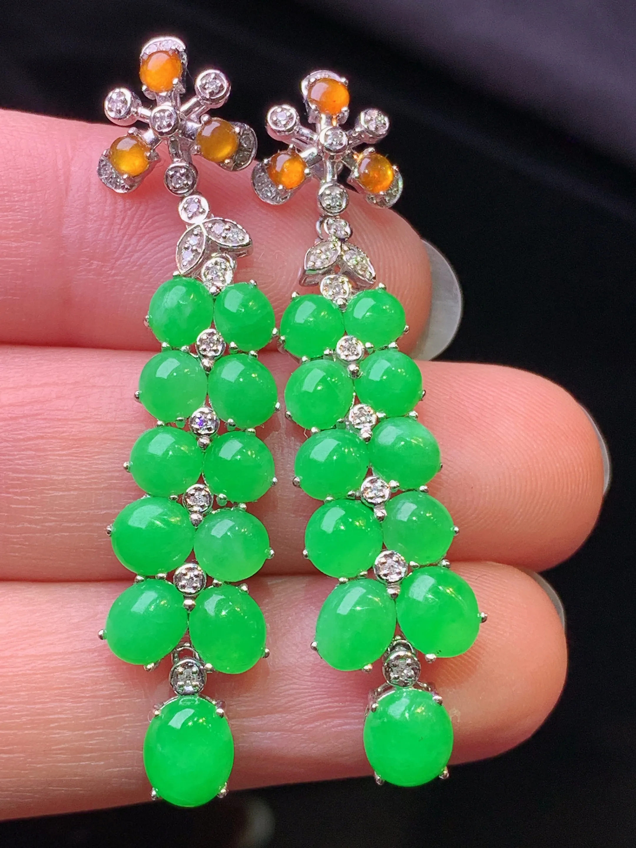 18k金钻镶嵌翠绿蛋面组合耳坠 玉质细腻 色泽艳丽清新 整体尺寸45.5*10.3*4.5