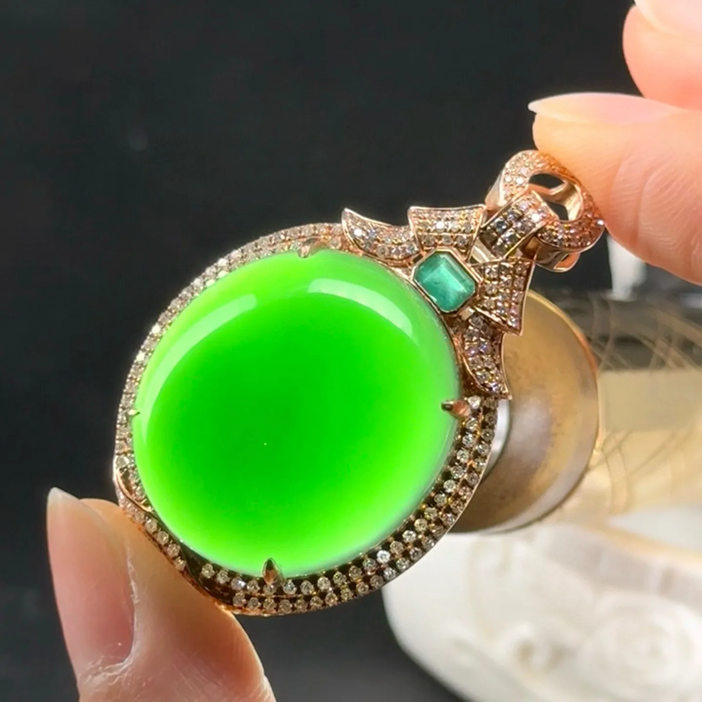 豪镶墨翠蛋面吊坠 种好色正 黑度极好 打灯通透 尺寸45.3