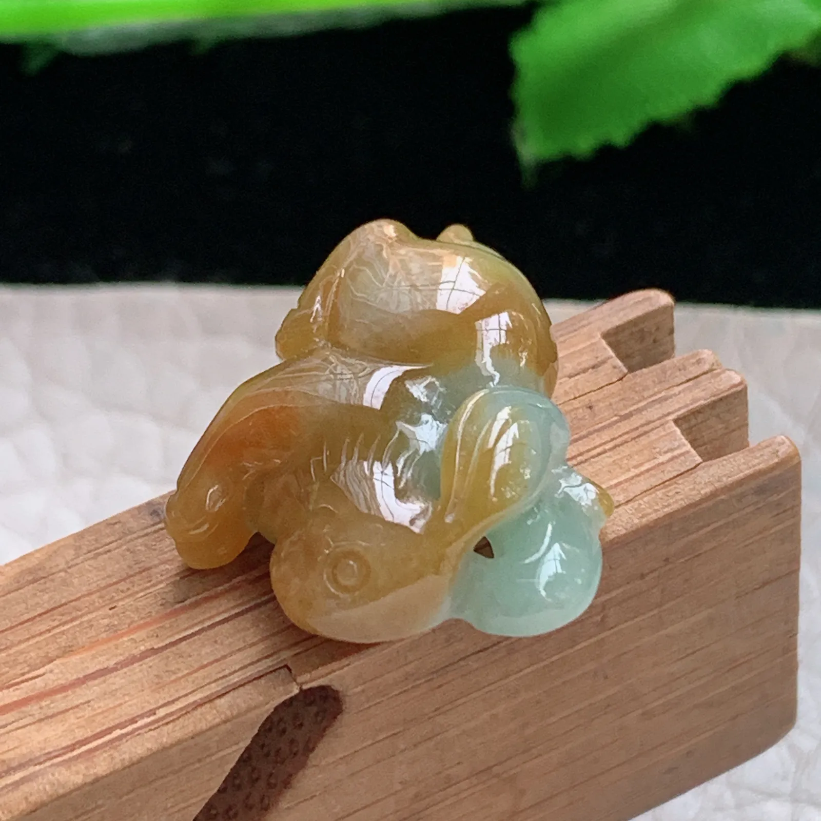 axm实拍17.6*21.6*8缅甸翡翠精雕双彩立体兔子 生肖兔玉吊坠