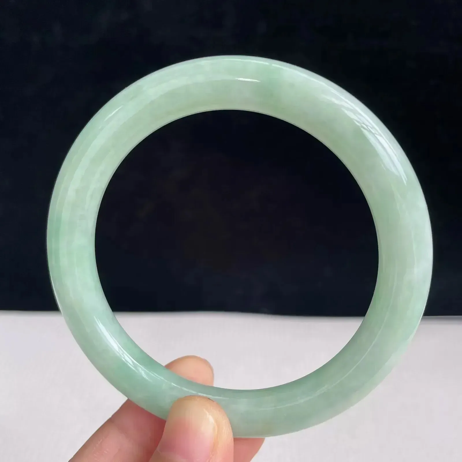 56圈飘绿玉镯翡翠A货苹果绿好种色手镯44.16 g