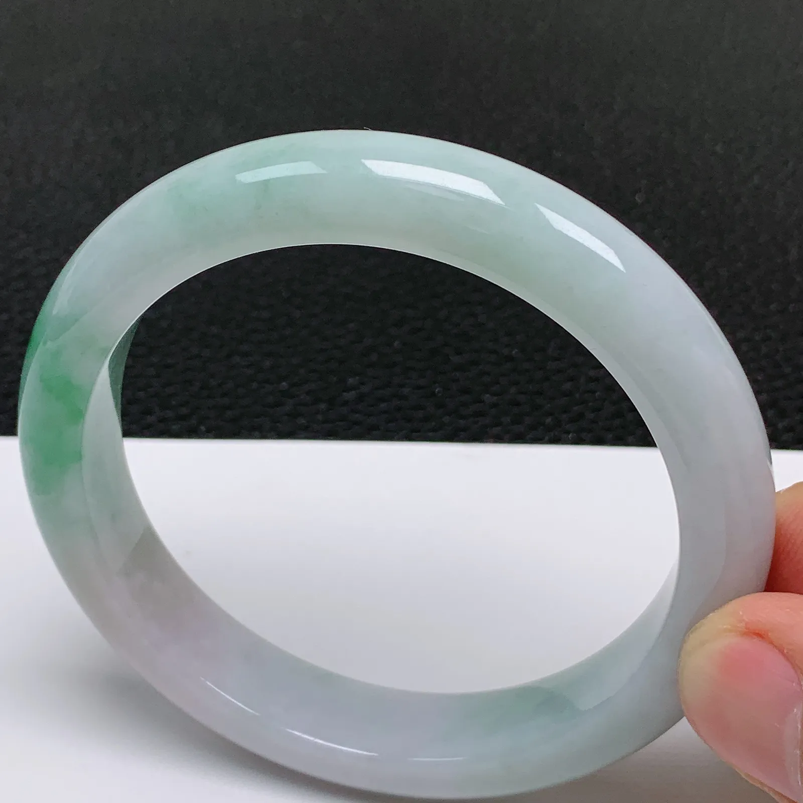 【超低价放漏】圈口56～57 天然翡翠老坑冰润飘绿正圈手镯 尺寸56.9*11.5*8.5mm