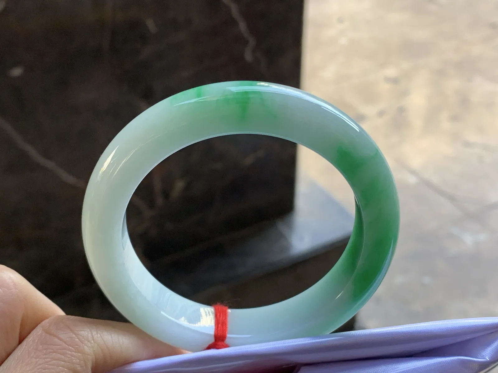 57-12.3-10

绿色手镯^_^底妆细腻