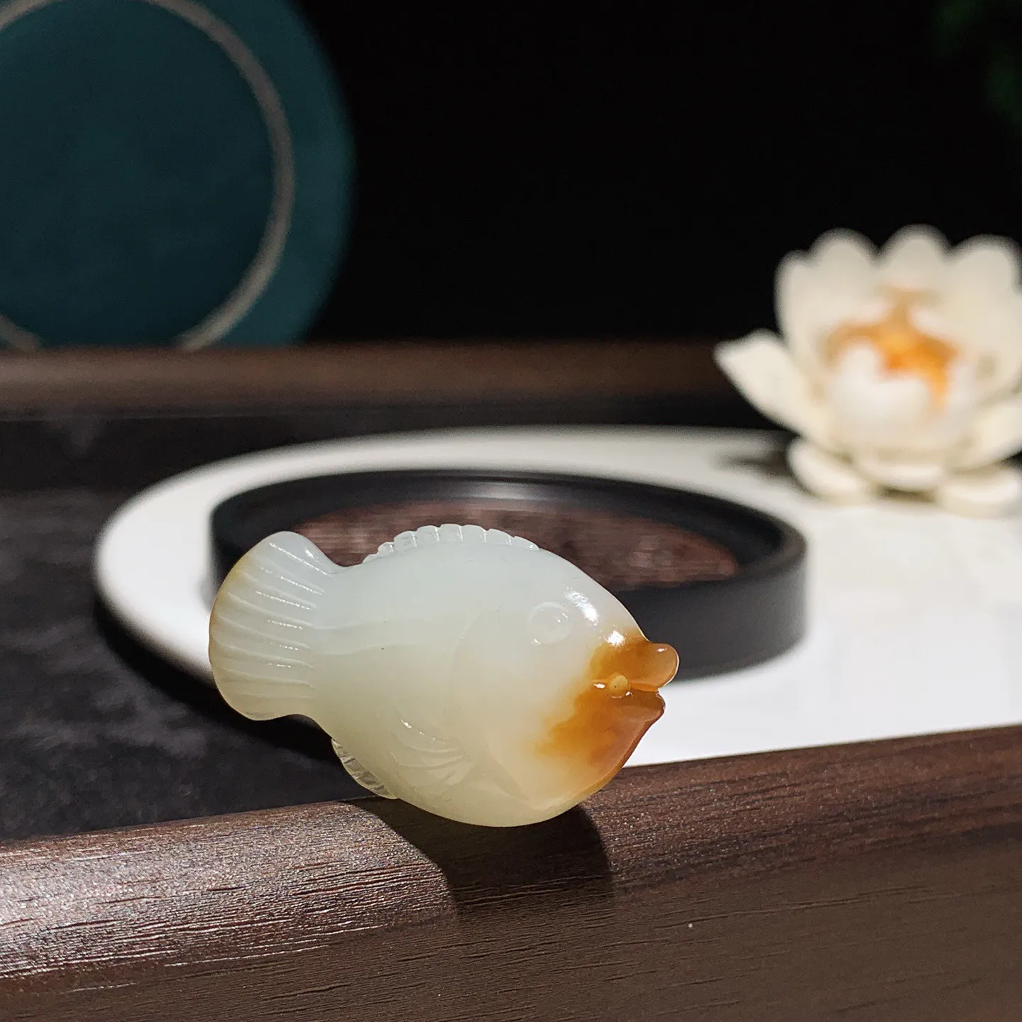 新疆和田玉且末糖年年有余鱼挂件 尺寸36/19/11重9.8克 玉质细腻油润 底色纯净 脂粉好，品质