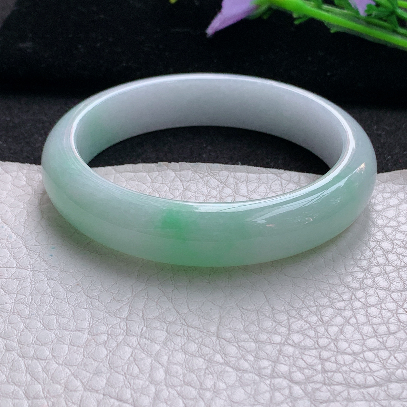 ee实拍56.5*13*7.8平安镯 天然缅甸翡翠飘绿玉手镯双彩宽边玉手环