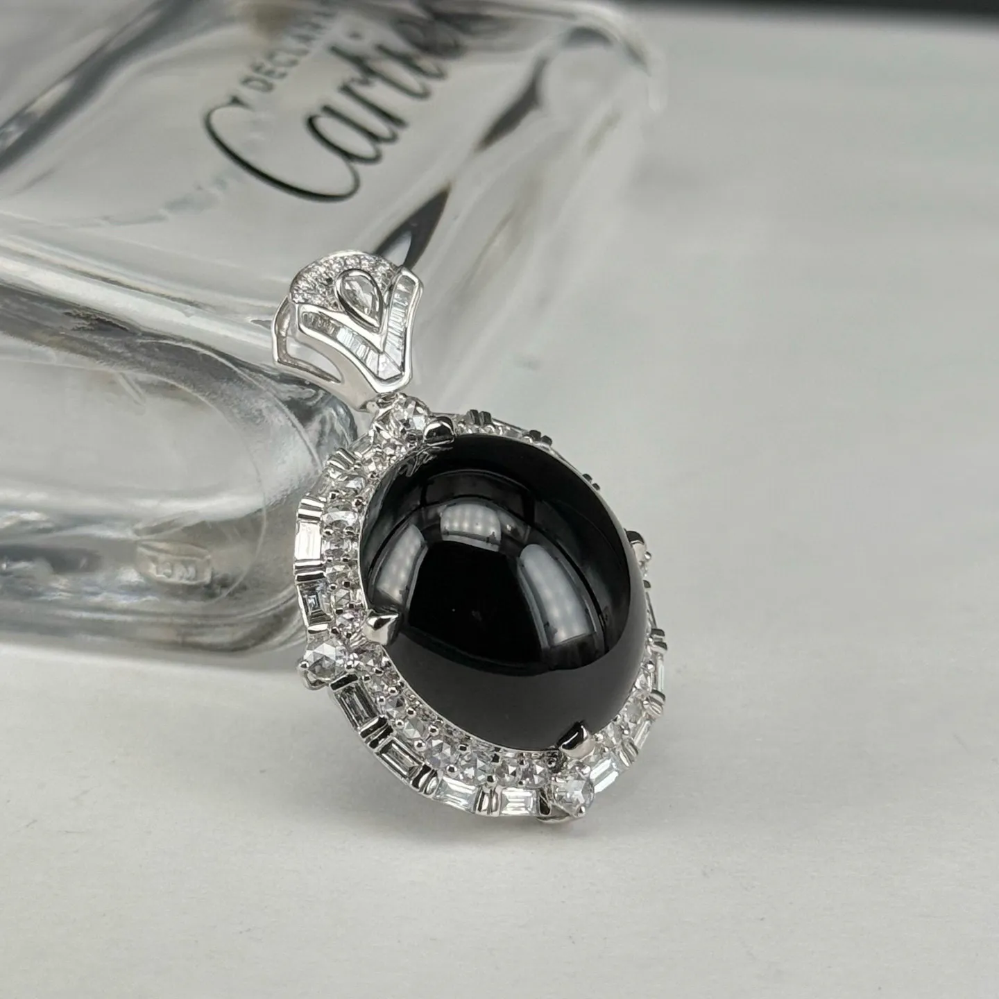 18k满钻豪镶墨翠蛋面吊坠 种好色正 黑度极好 打灯通透 油性十足 尺寸35.9