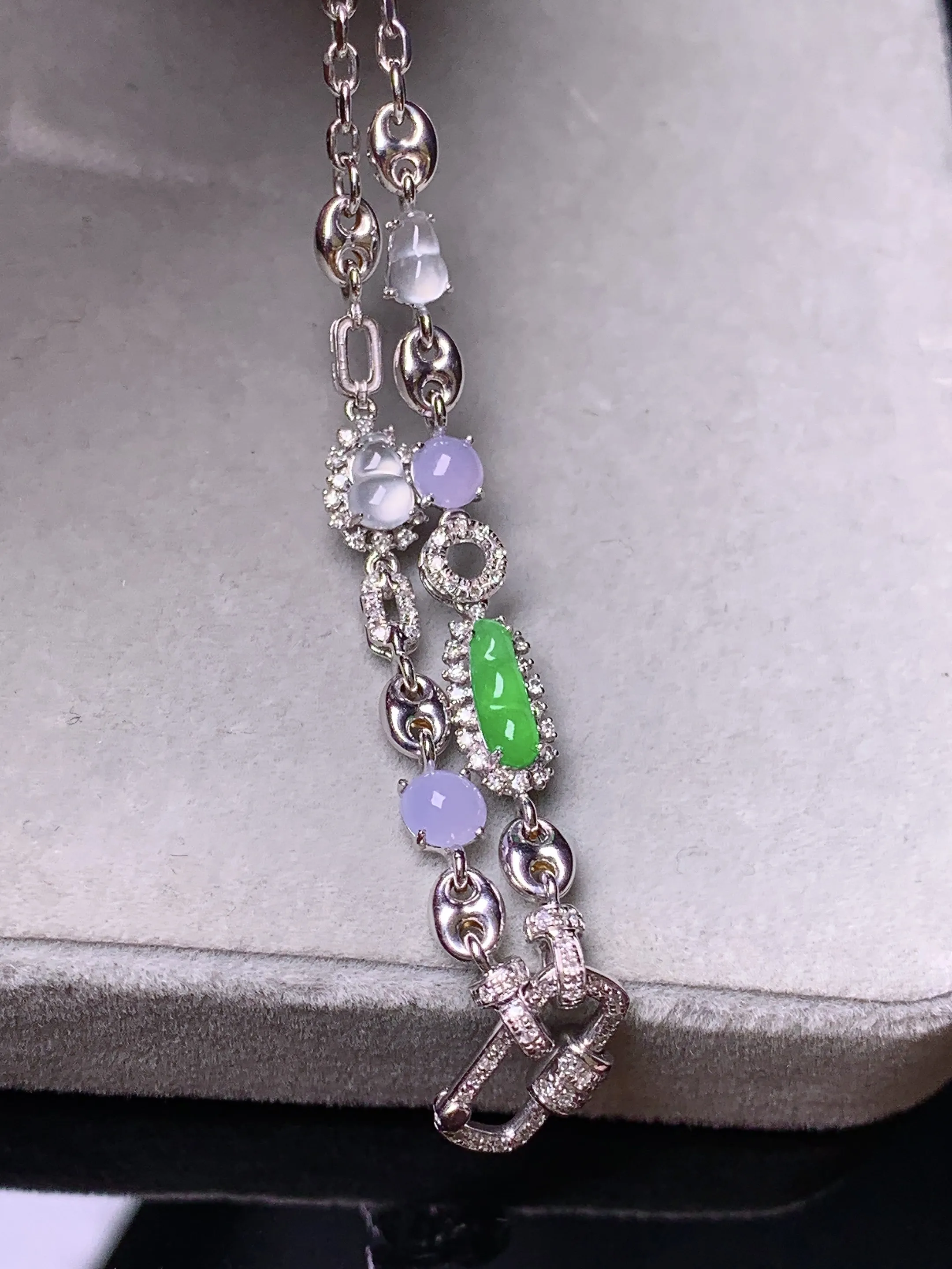 18k金钻镶嵌翠绿蛋面可分拆多用项链吊坠 玉质细腻 色泽艳丽清新 整体尺寸28.9*16.7*11