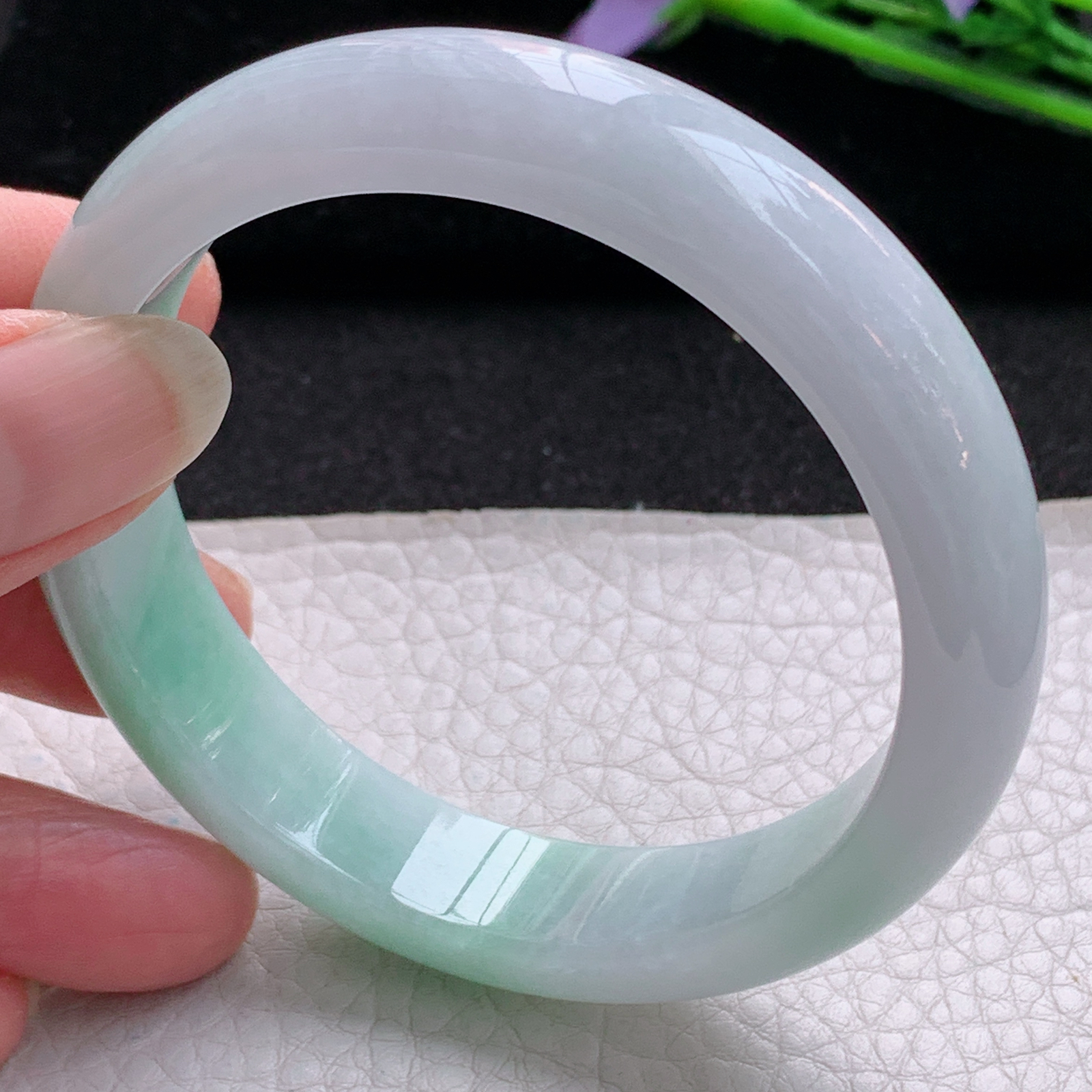 ee实拍56.5*13*7.8平安镯 天然缅甸翡翠飘绿玉手镯双彩宽边玉手环