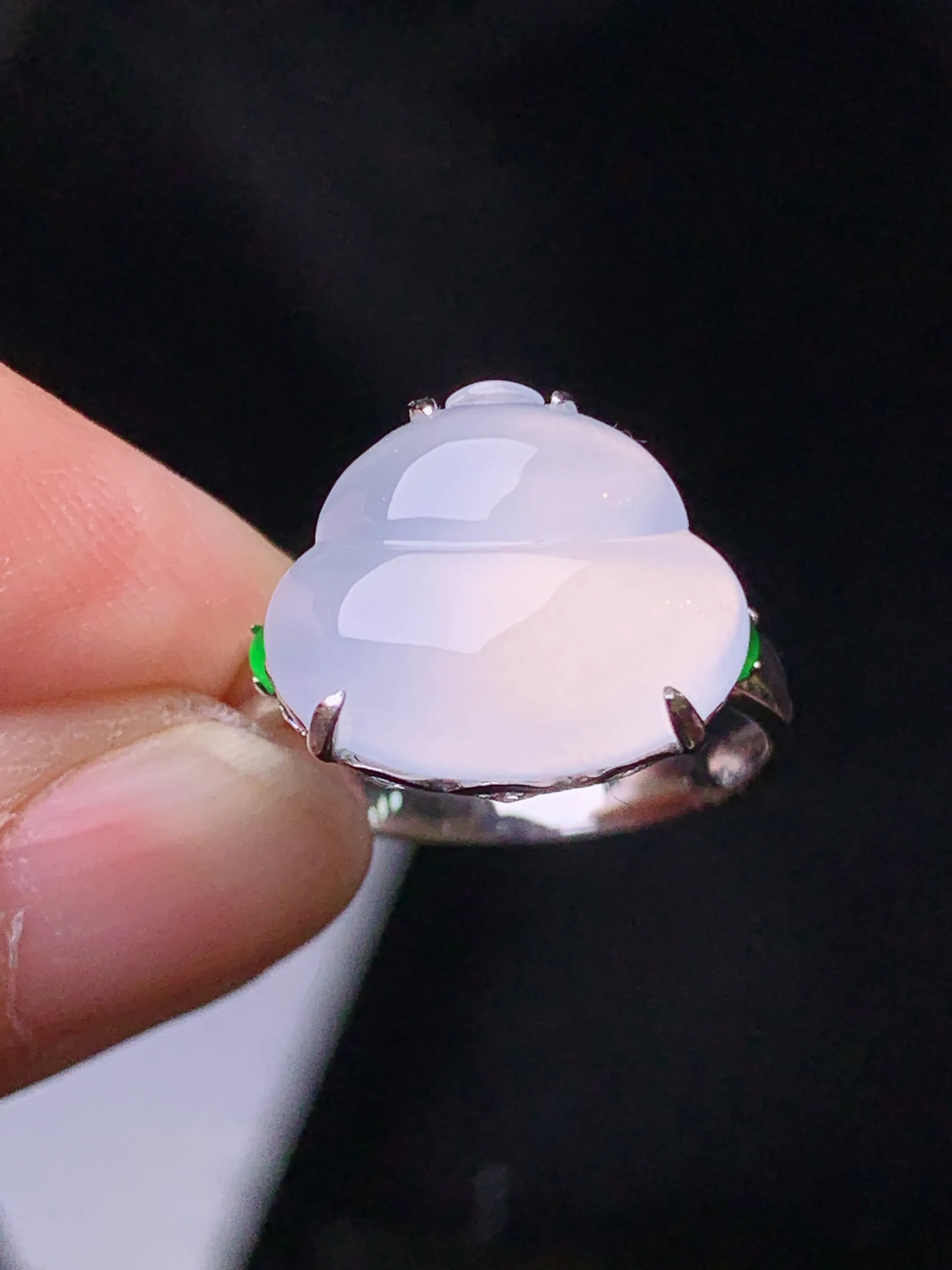 18k金镶嵌冰种葫芦戒指 玉质细腻 色泽艳丽清新 圈口14 裸石尺寸12.2*14.2*5