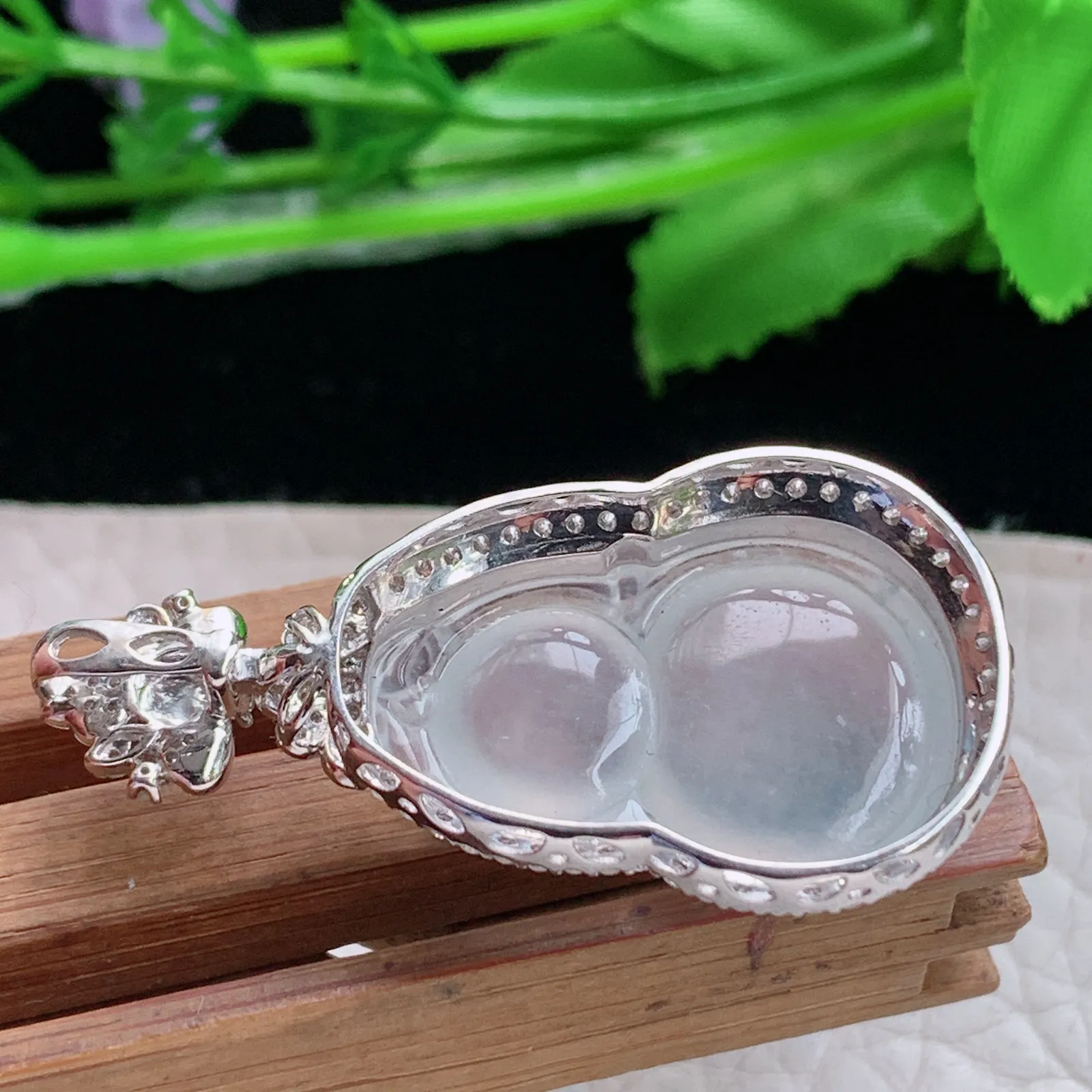 axm实拍38.8*19.3*10缅甸翡翠精雕冰起光饱满葫芦 玉葫芦玉吊坠