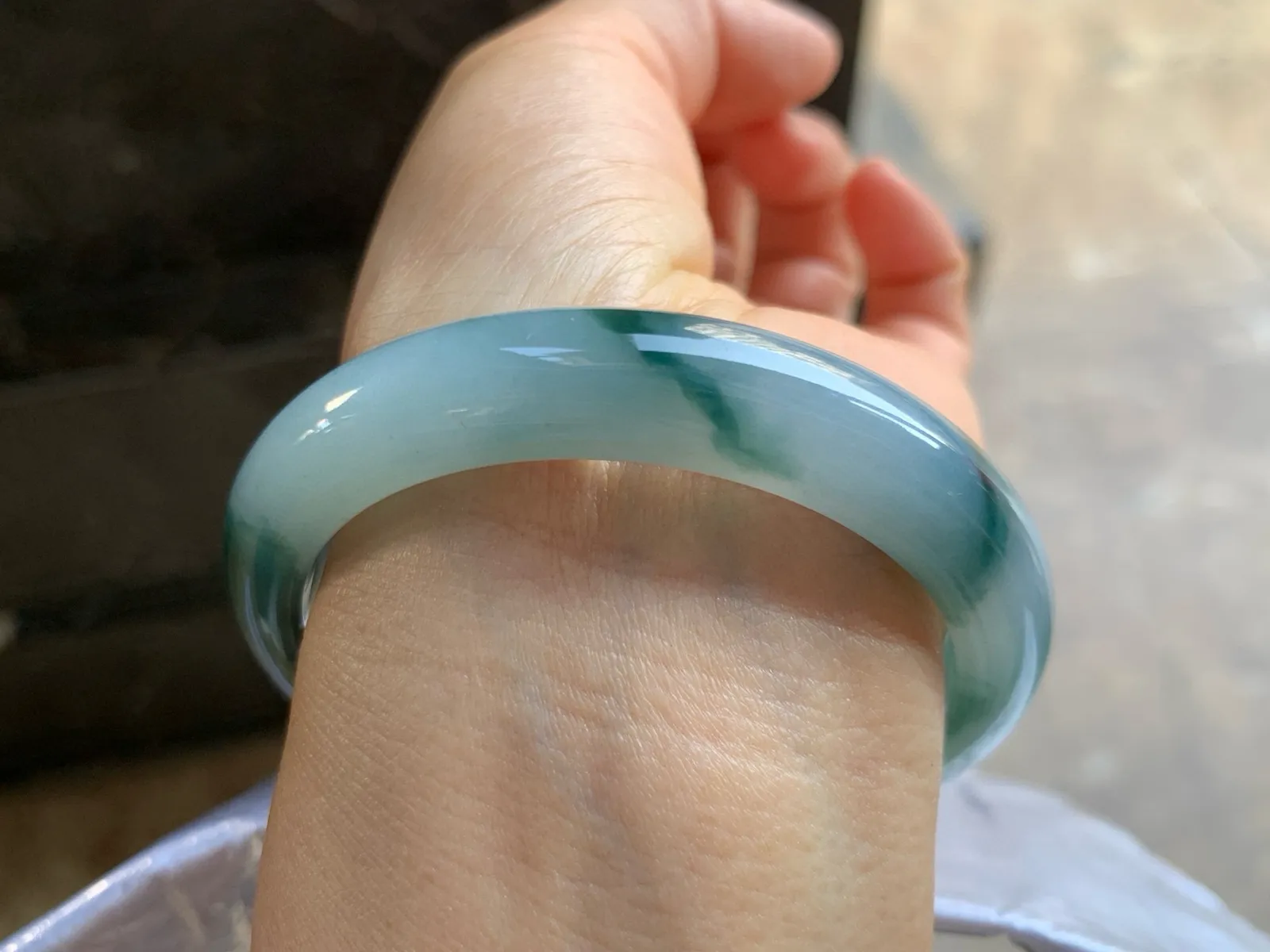 54.5-11-8mm
糯冰飘花手镯 底子细腻 颜色浓郁 性价比推荐