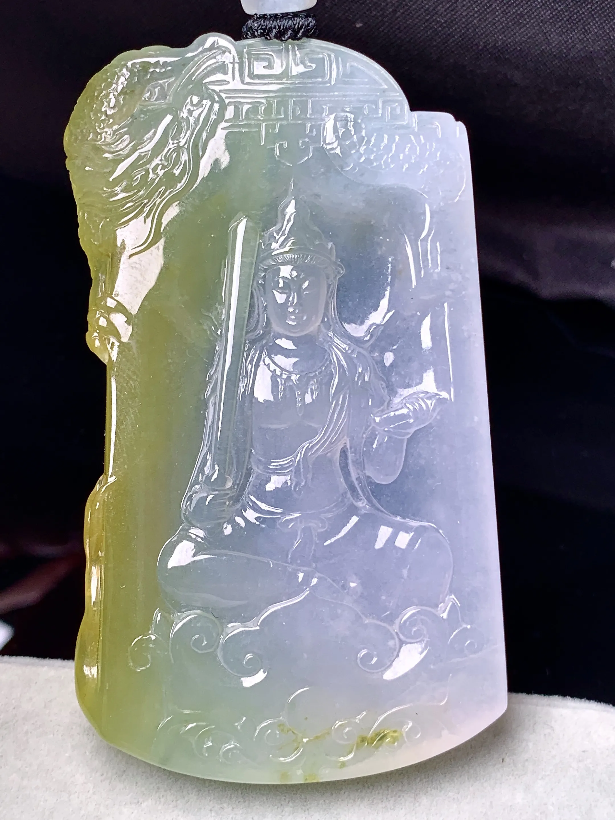 飘黄翡乘龙观音吊坠 玉质细腻 色泽艳丽清新 整体尺寸64.5*36.7*5.6